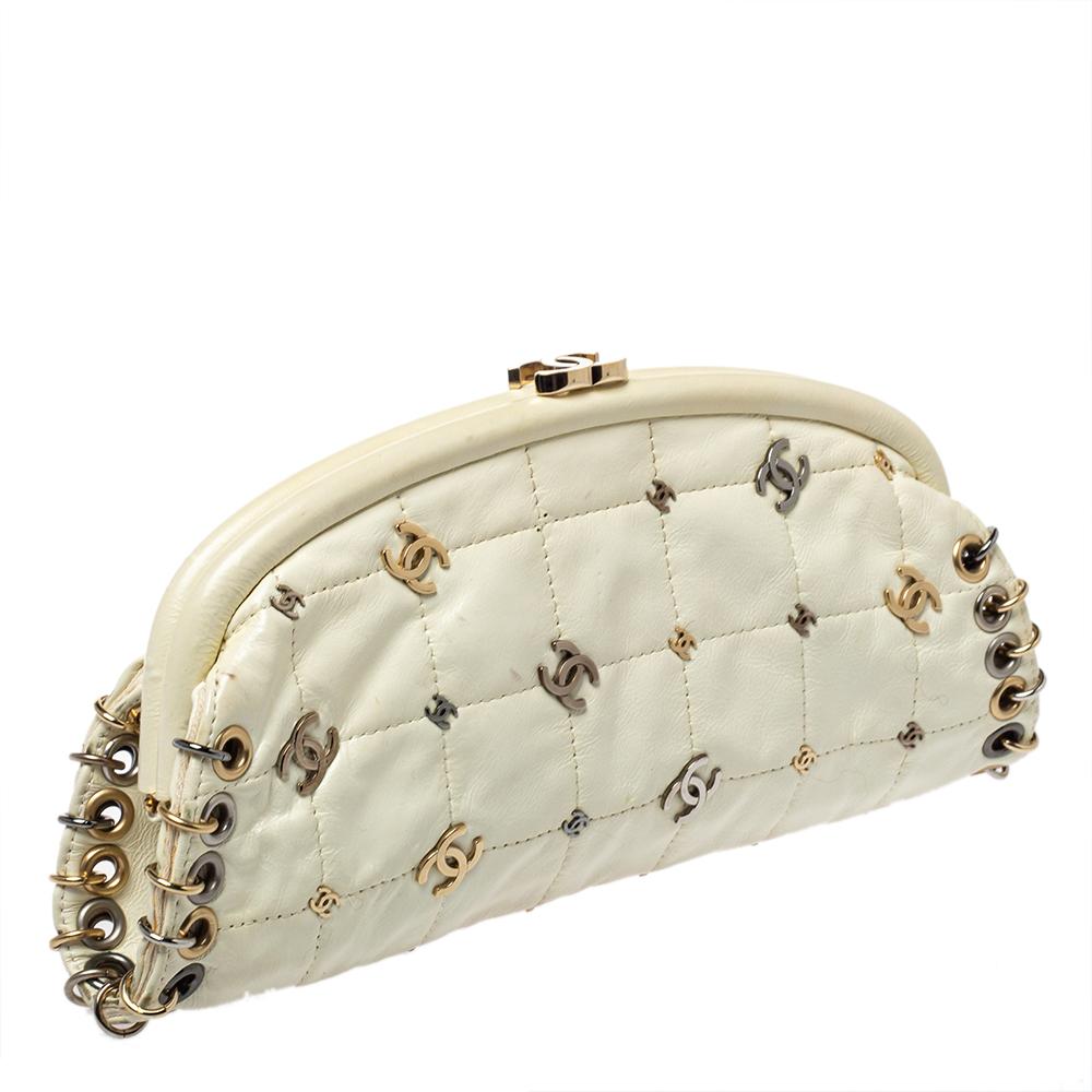 Chanel Cream Leather CC Punk Timeless Clutch In Good Condition In Dubai, Al Qouz 2