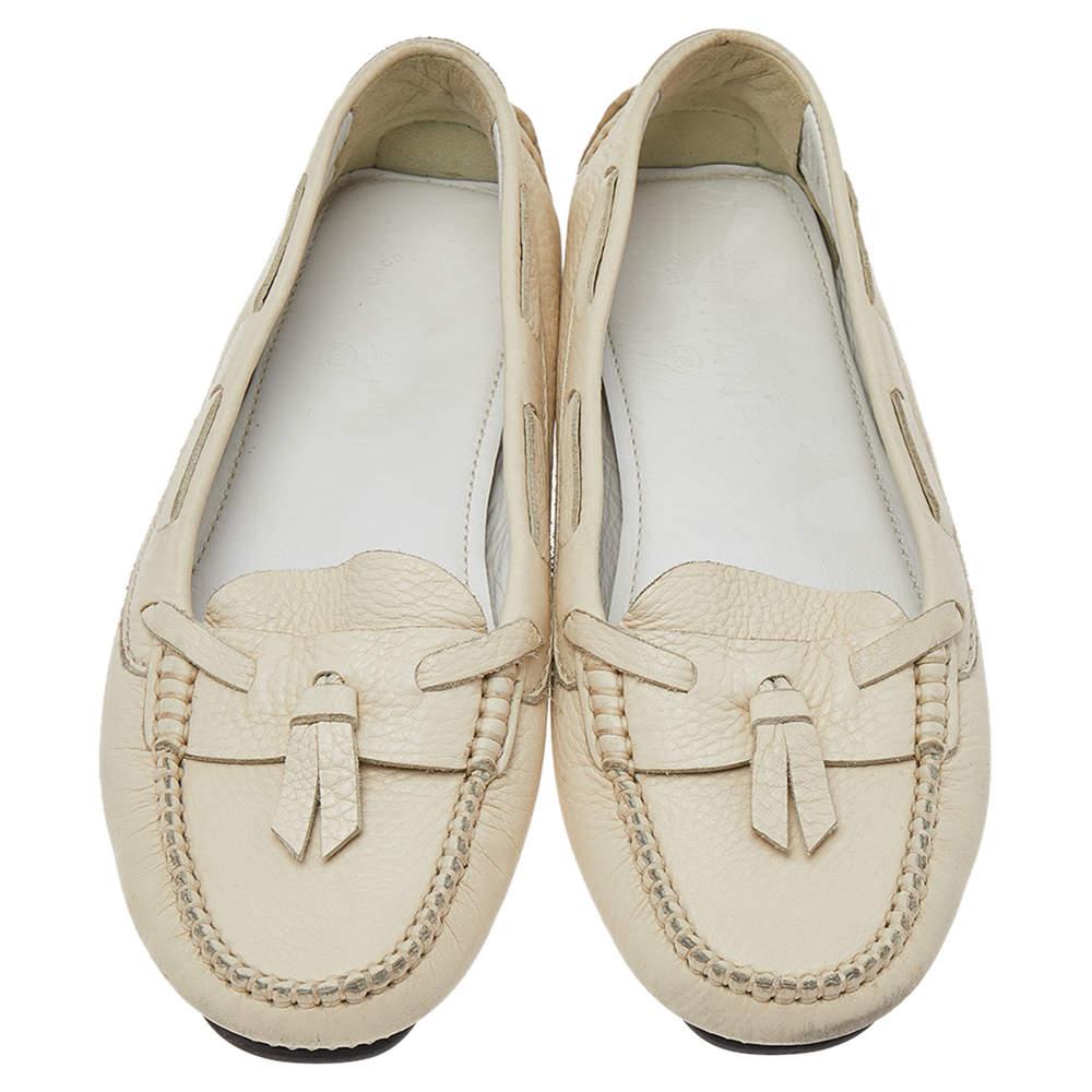 Beige Chanel Cream Leather Slip on Loafers Size 38.5 For Sale