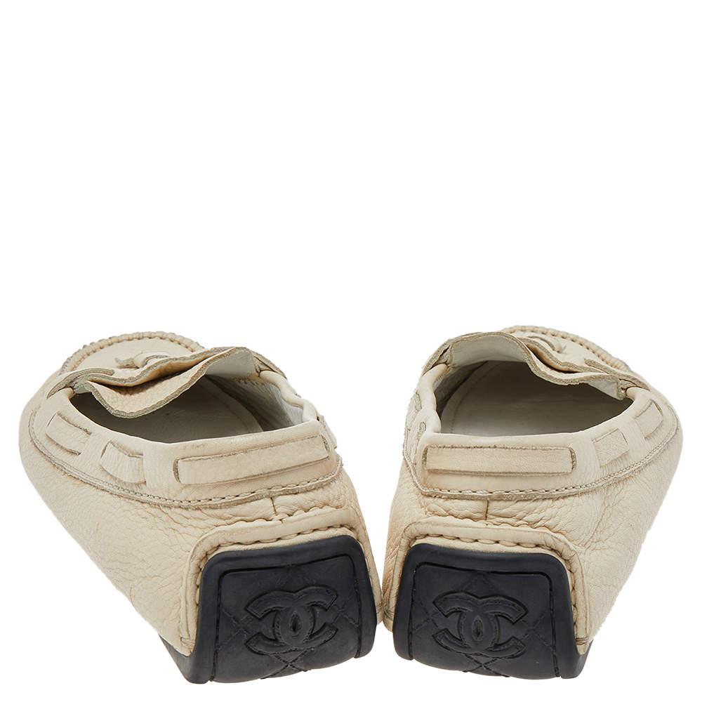 Women's Chanel Cream Leather Slip on Loafers Size 38.5 For Sale