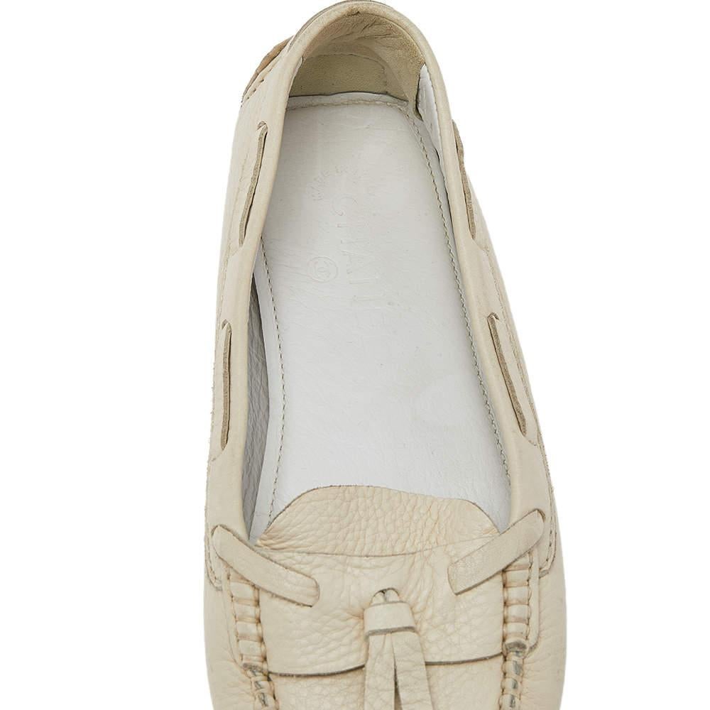 Chanel Cream Leather Slip on Loafers Size 38.5 For Sale 2