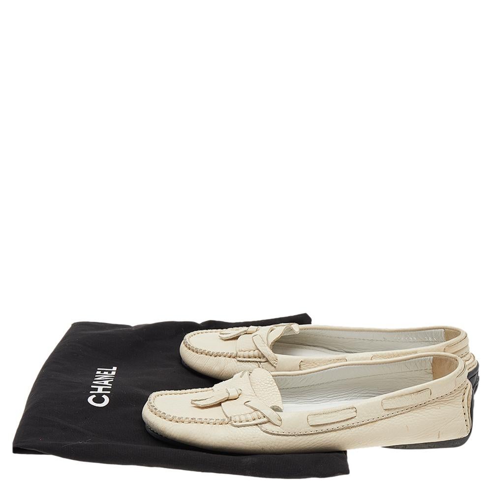 Women's Chanel Cream Leather Slip on Loafers Size 38.5 For Sale