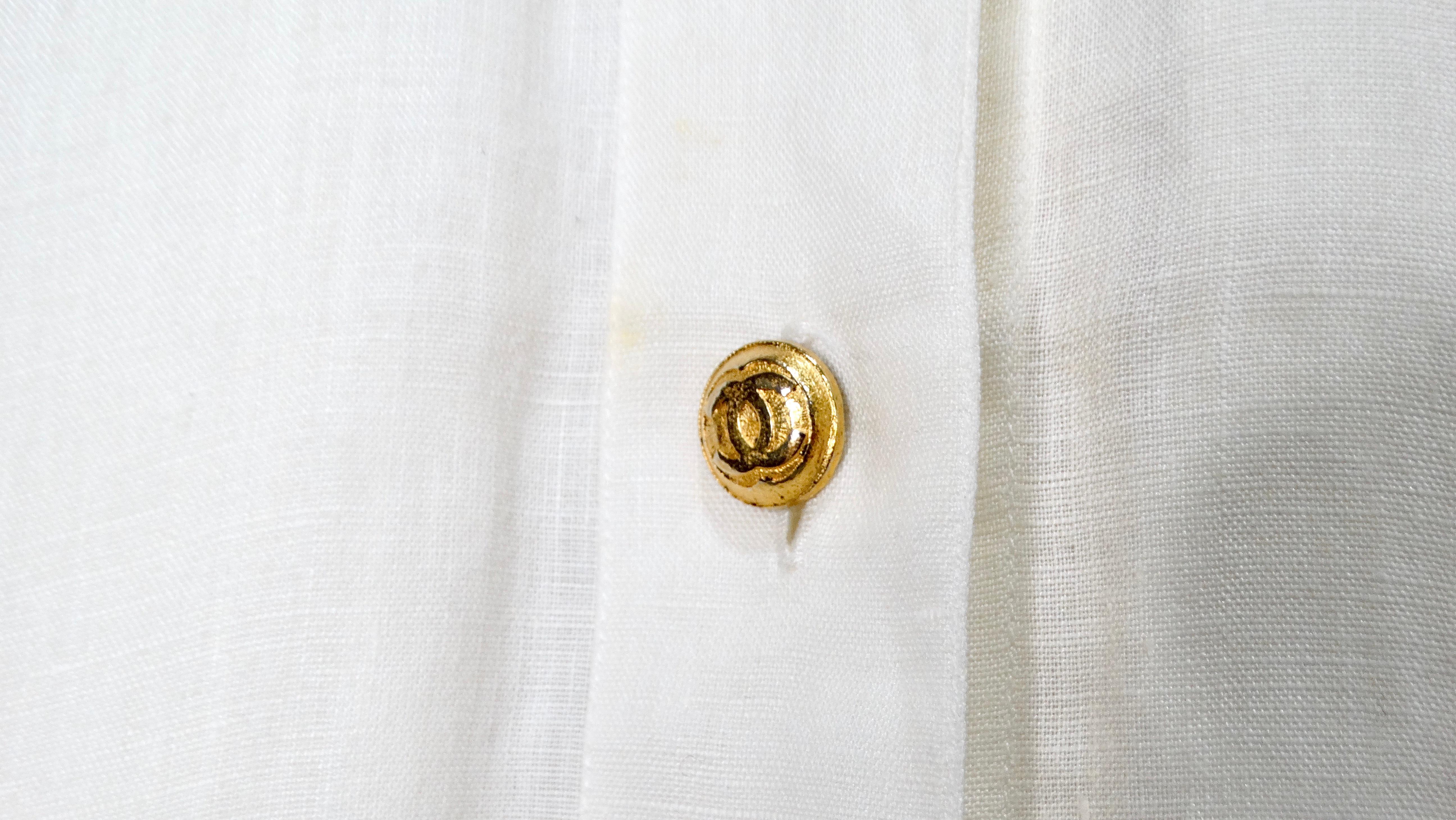 Camicetta a maniche corte Chanel Cream Linen Interlocking CC Button-Up, circa anni '80 In condizioni buone in vendita a Scottsdale, AZ