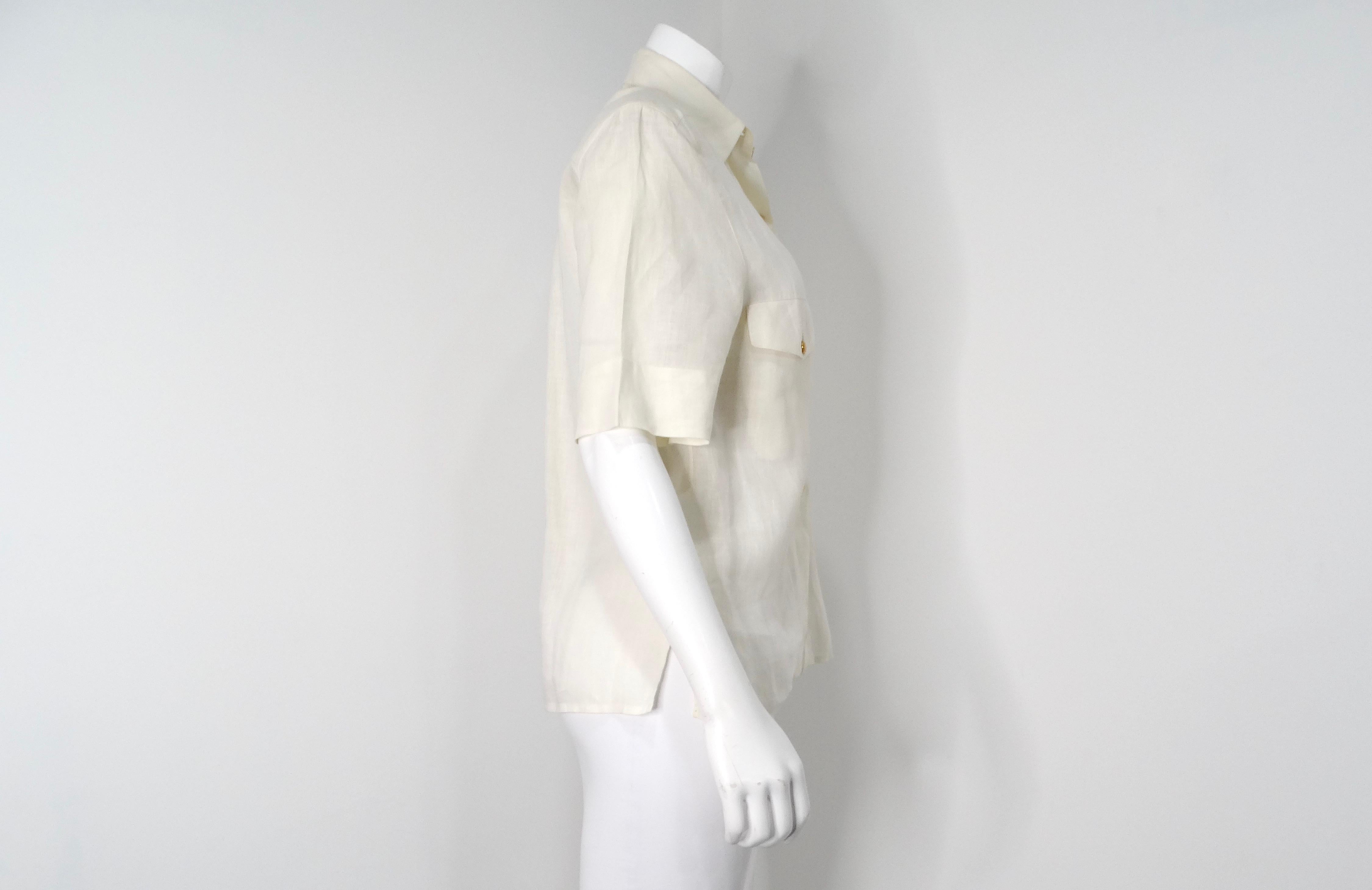Camicetta a maniche corte Chanel Cream Linen Interlocking CC Button-Up, circa anni '80 in vendita 1