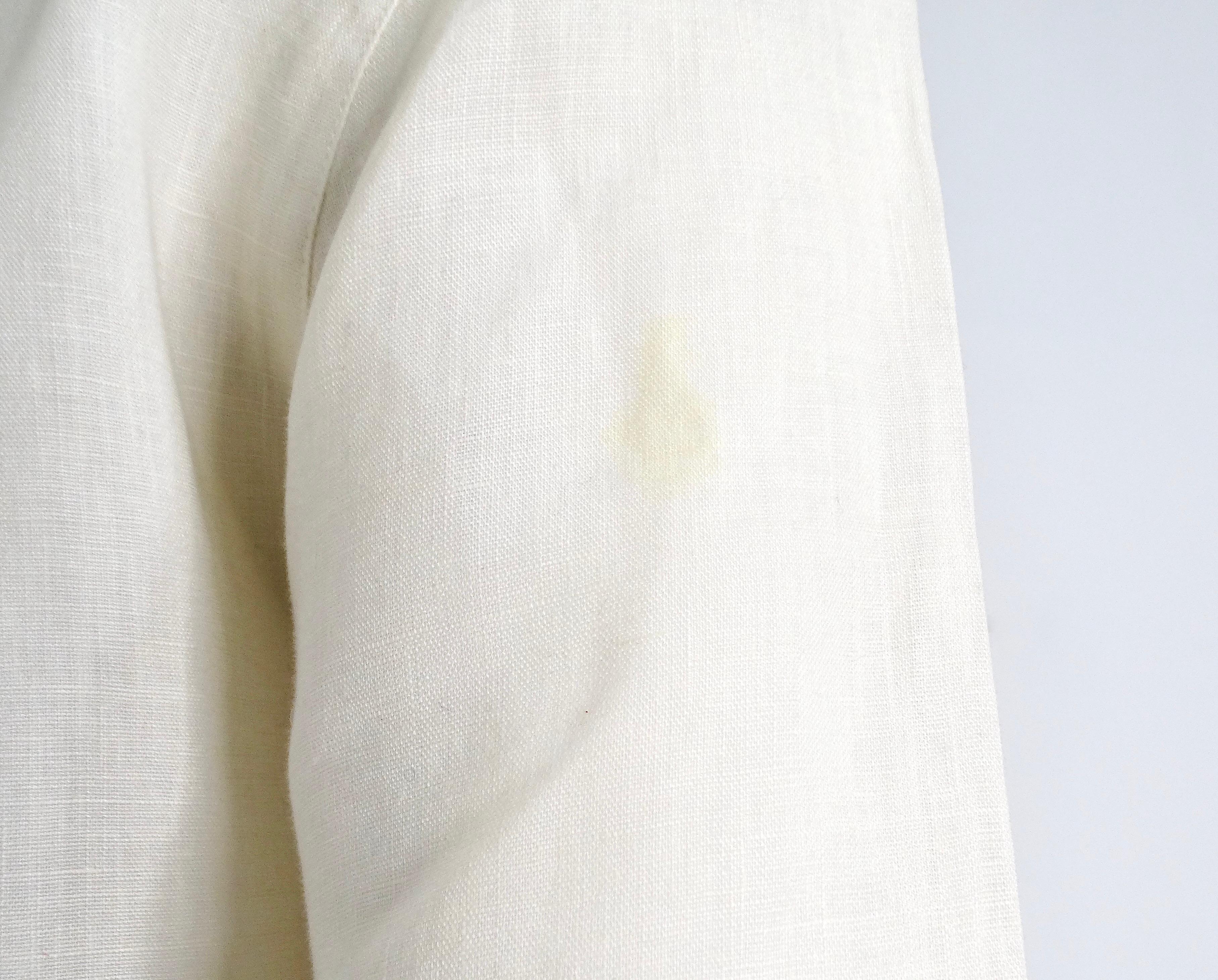 Camicetta a maniche corte Chanel Cream Linen Interlocking CC Button-Up, circa anni '80 in vendita 2