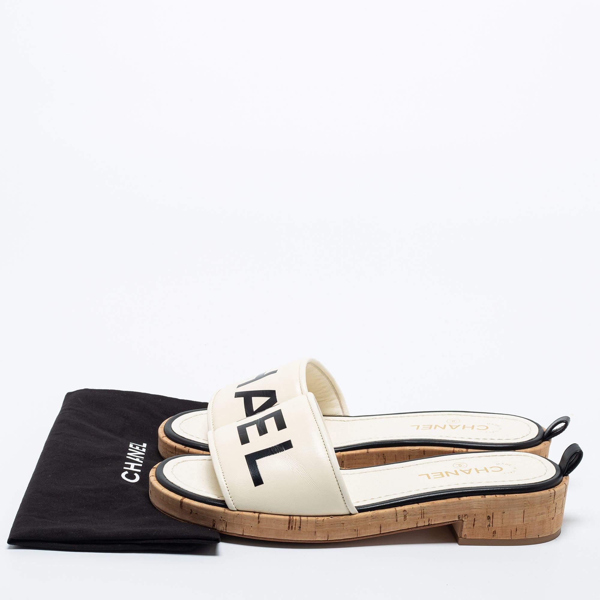 Chanel Cream Logo Leather Cork Slide Sandals Size 40.5 In Good Condition In Dubai, Al Qouz 2