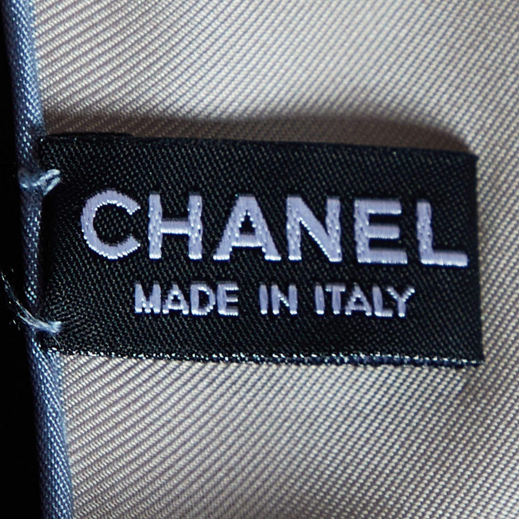 Chanel Cremefarbener quadratischer Seidenschal mit Gepäckdruck Damen im Angebot