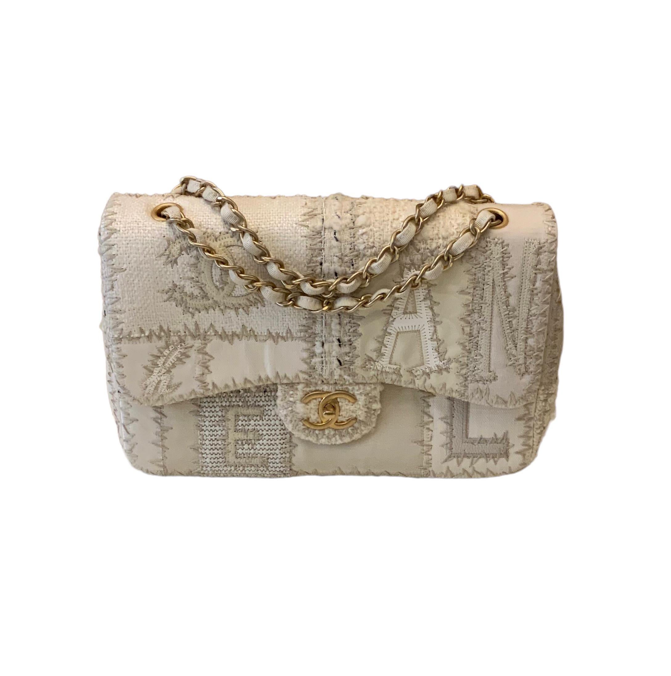 This pre-owned but in fabulous condition is a must-have piece from the house of Chanel and the 