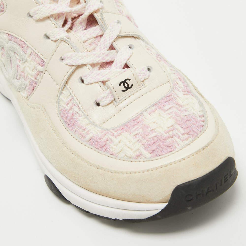 Chanel Cream/Pink Tweed and Leather CC Low Top Sneakers Size 36.5 For Sale 2