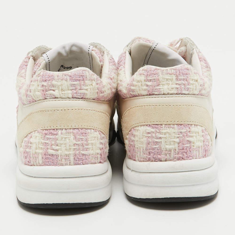 Chanel Cream/Pink Tweed and Leather CC Low Top Sneakers Size 36.5 For Sale 3
