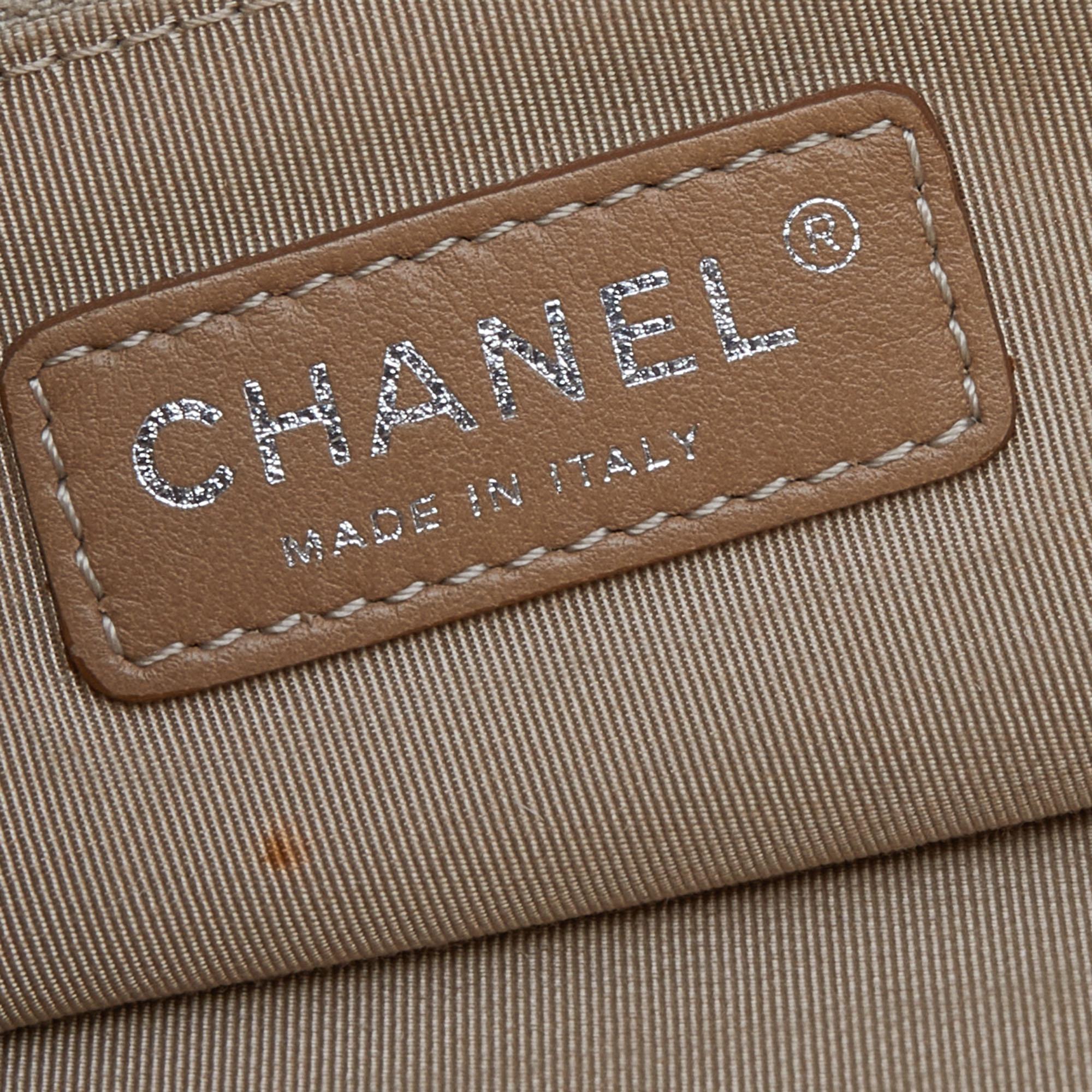 Chanel Cream Quilted Caviar Leather CC Timeless Shopper Tote In Good Condition In Dubai, Al Qouz 2