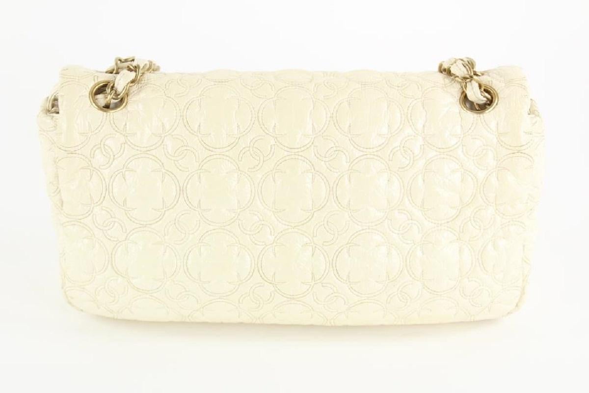 Chanel Cream Quilted Flower Embossed Medium Gold Chain Flap Bag 862116 In Good Condition In Dix hills, NY
