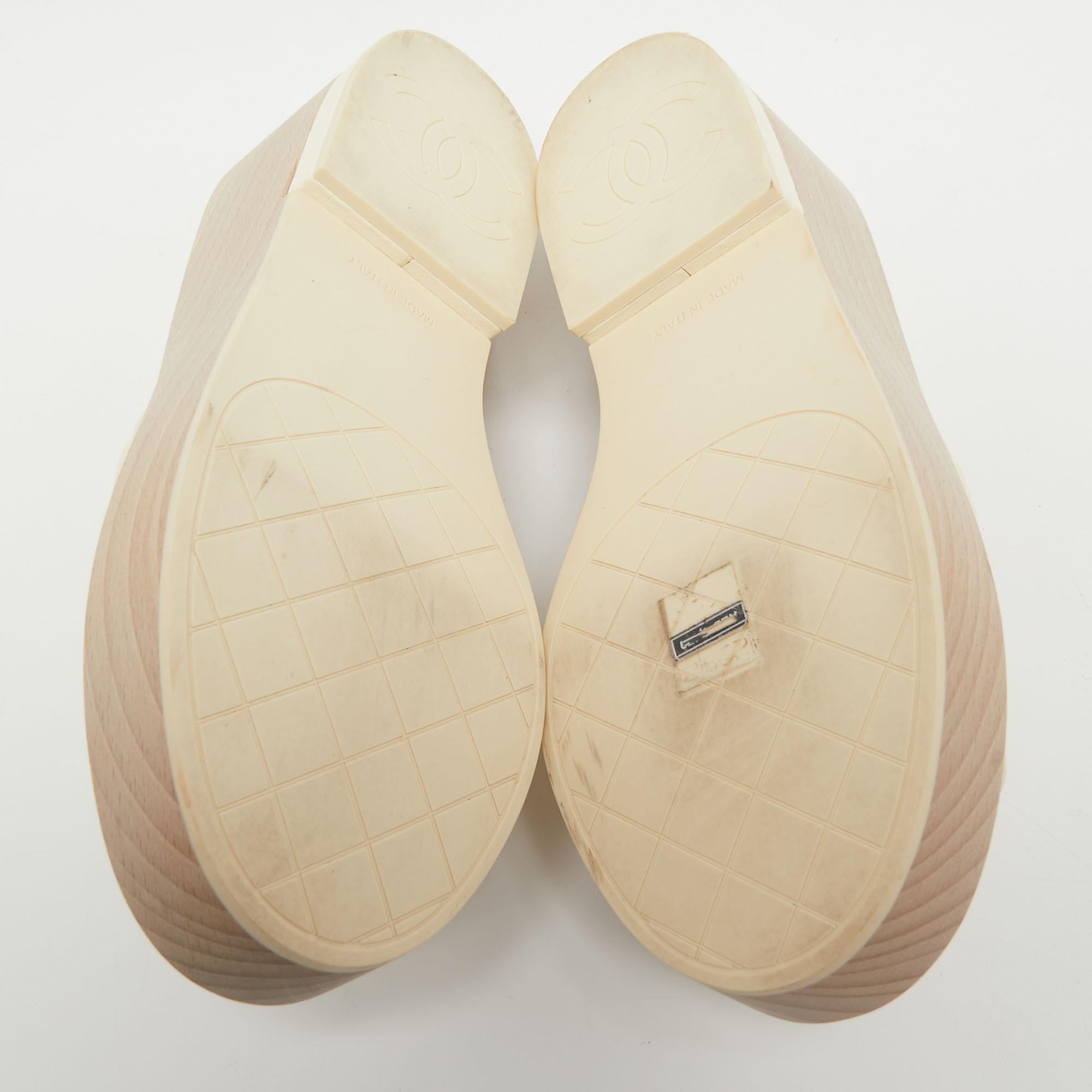 Chanel Cream Quilted Leather CC Platform Slide Sandals Size 39 4