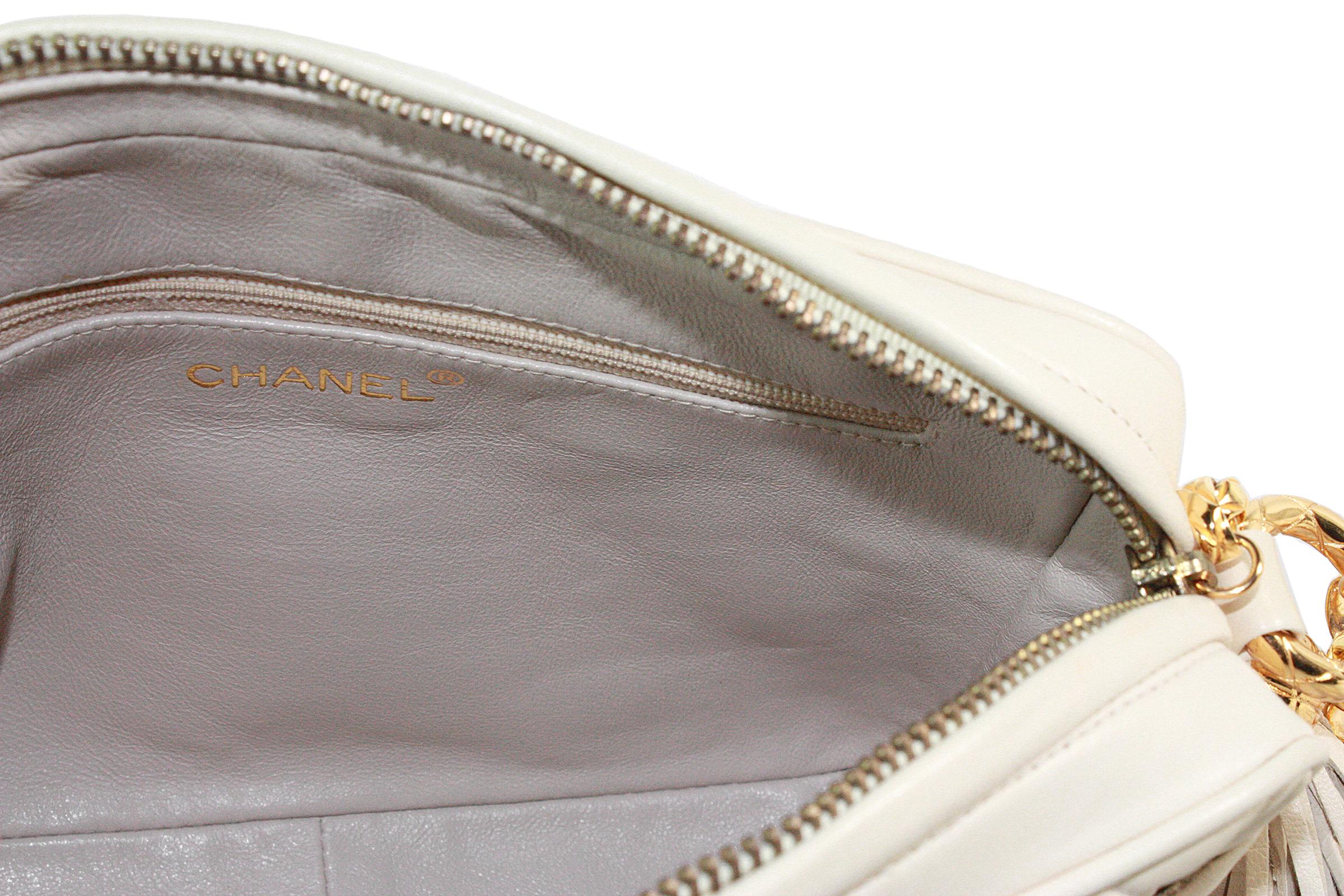 Chanel - Sac à bandoulière en cuir matelassé crème en vente 9