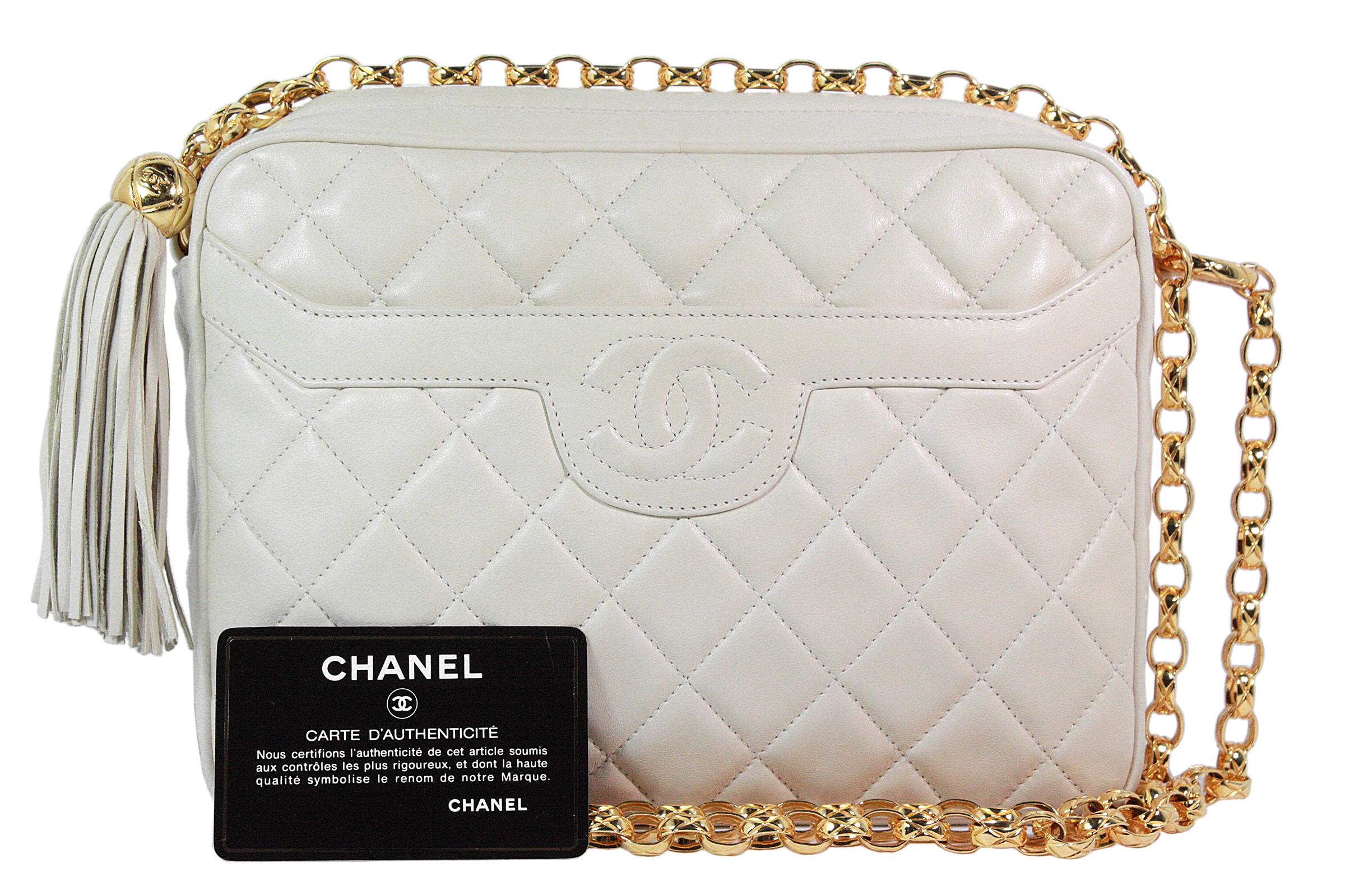 Beige Chanel - Sac à bandoulière en cuir matelassé crème en vente