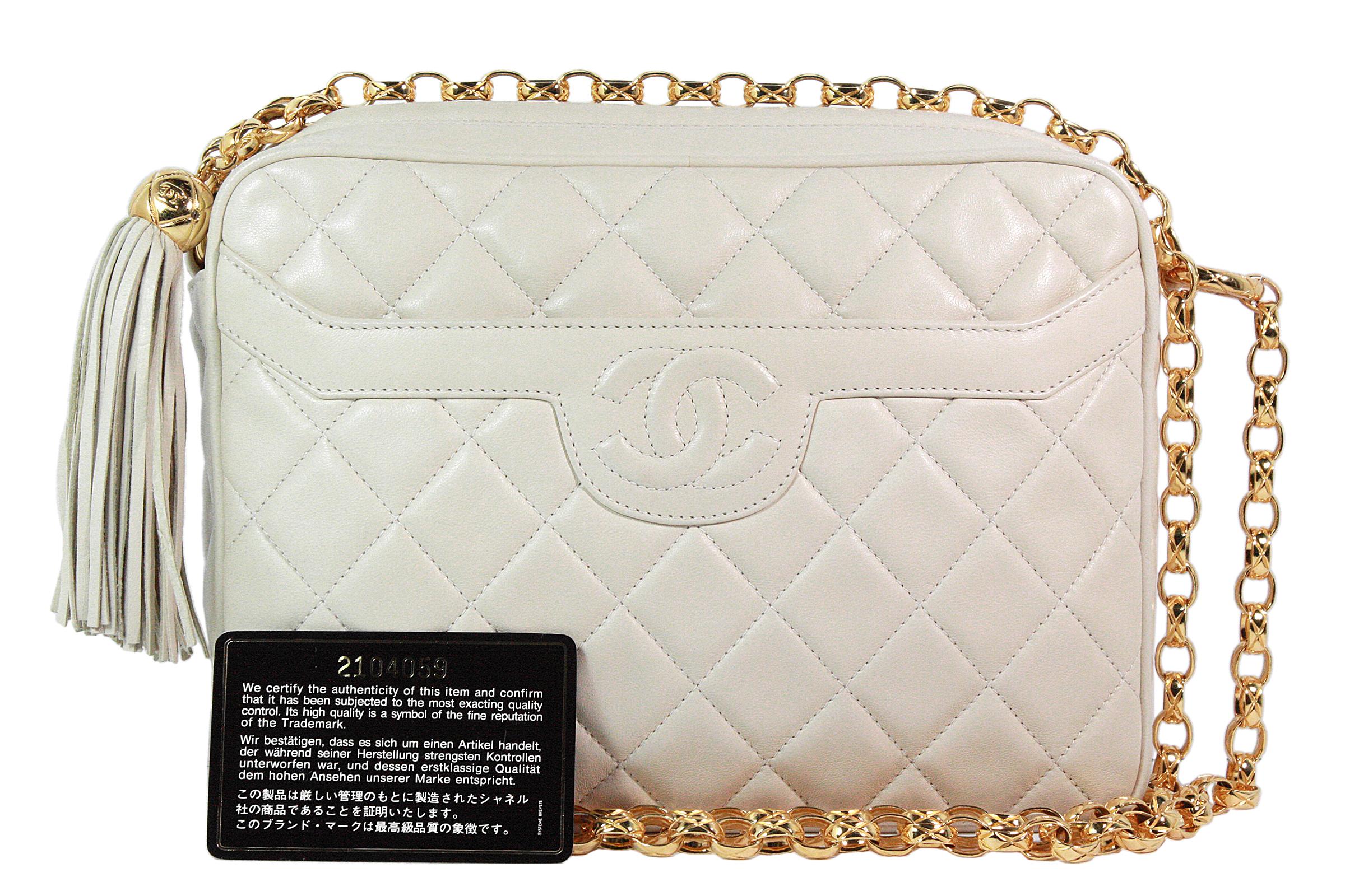 Chanel - Sac à bandoulière en cuir matelassé crème Excellent état - En vente à Los Angeles, CA