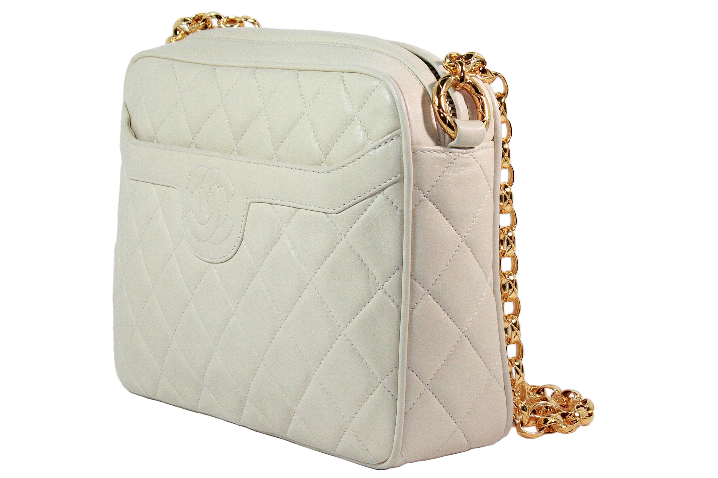 Women's Chanel Cream Quilted Leather Crossbody Bag For Sale