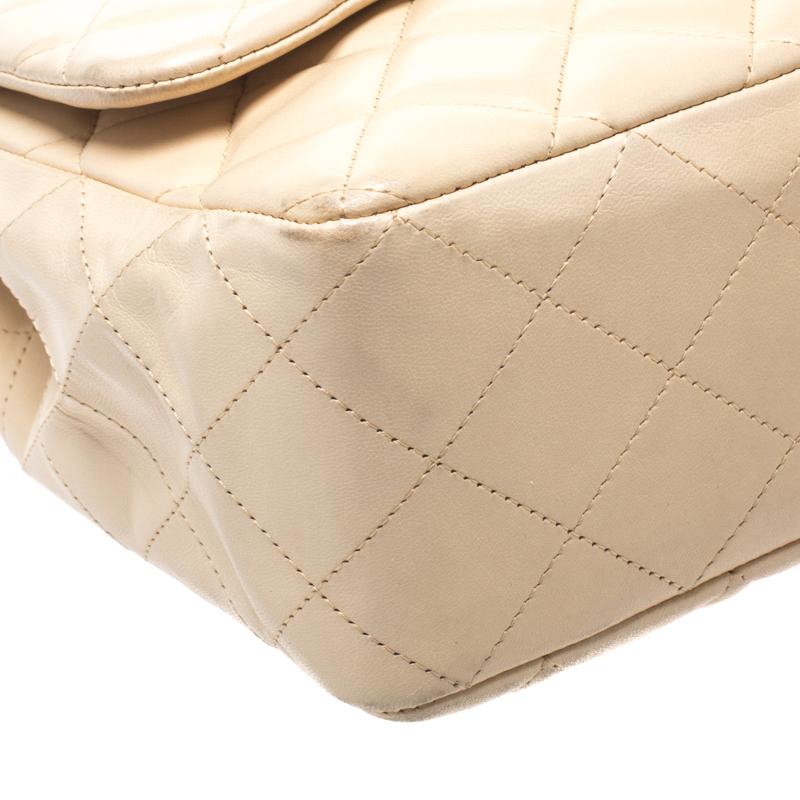 Chanel Cream Quilted Leather Jumbo Classic Single Flap Bag In Good Condition In Dubai, Al Qouz 2