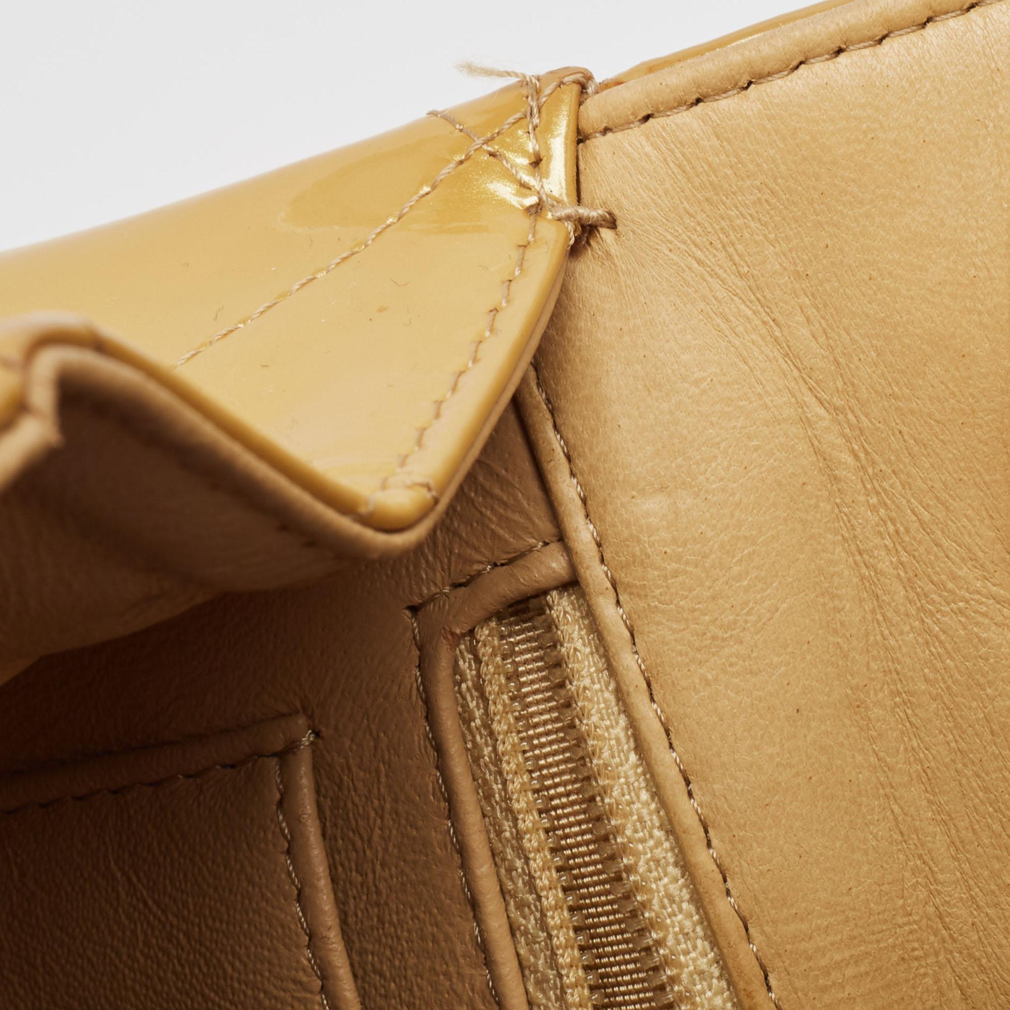 Chanel Cream Quilted Patent Leather Maxi Classic Single Flap Bag For Sale 5