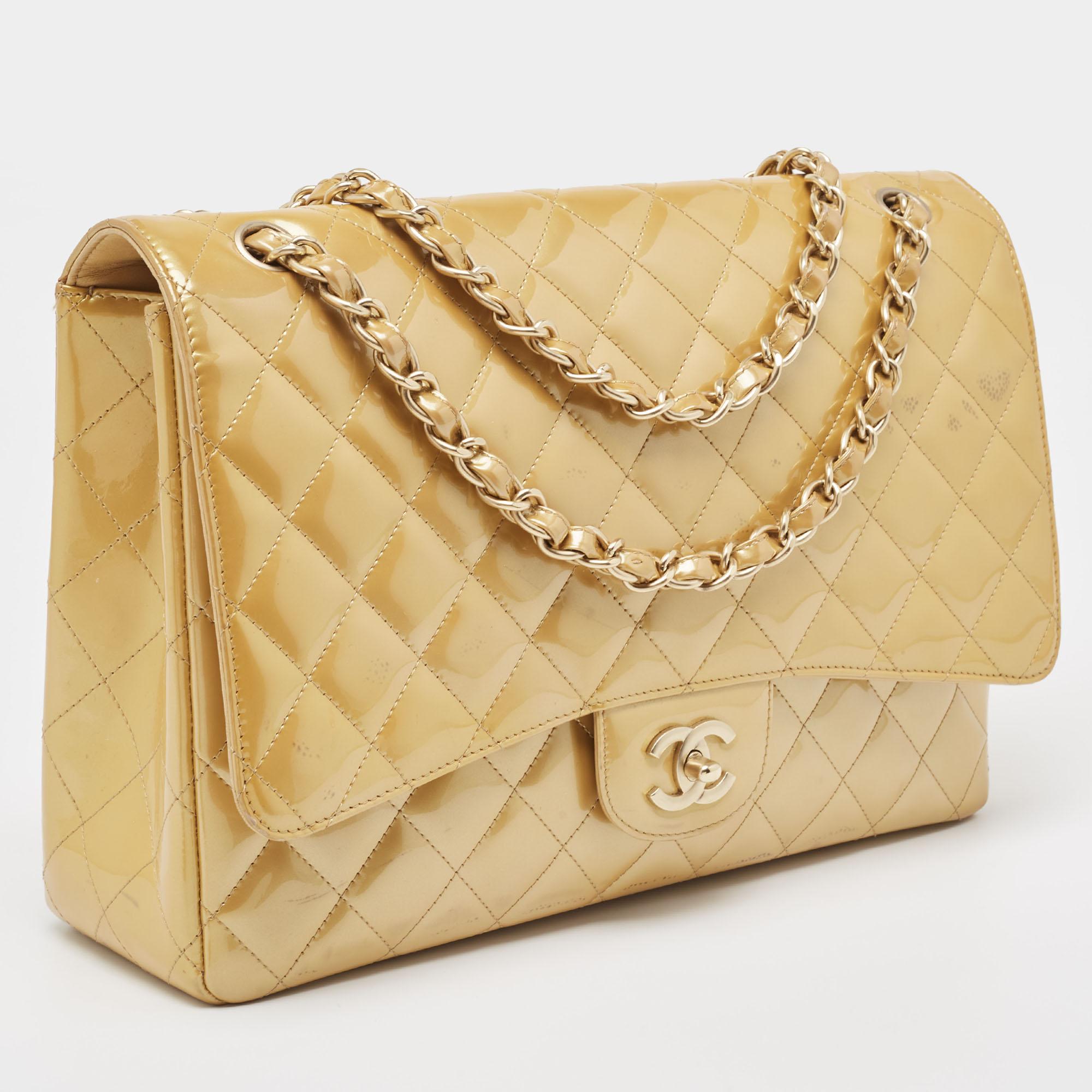 Chanel Cream Quilted Patent Leather Maxi Classic Single Flap Bag For Sale 10
