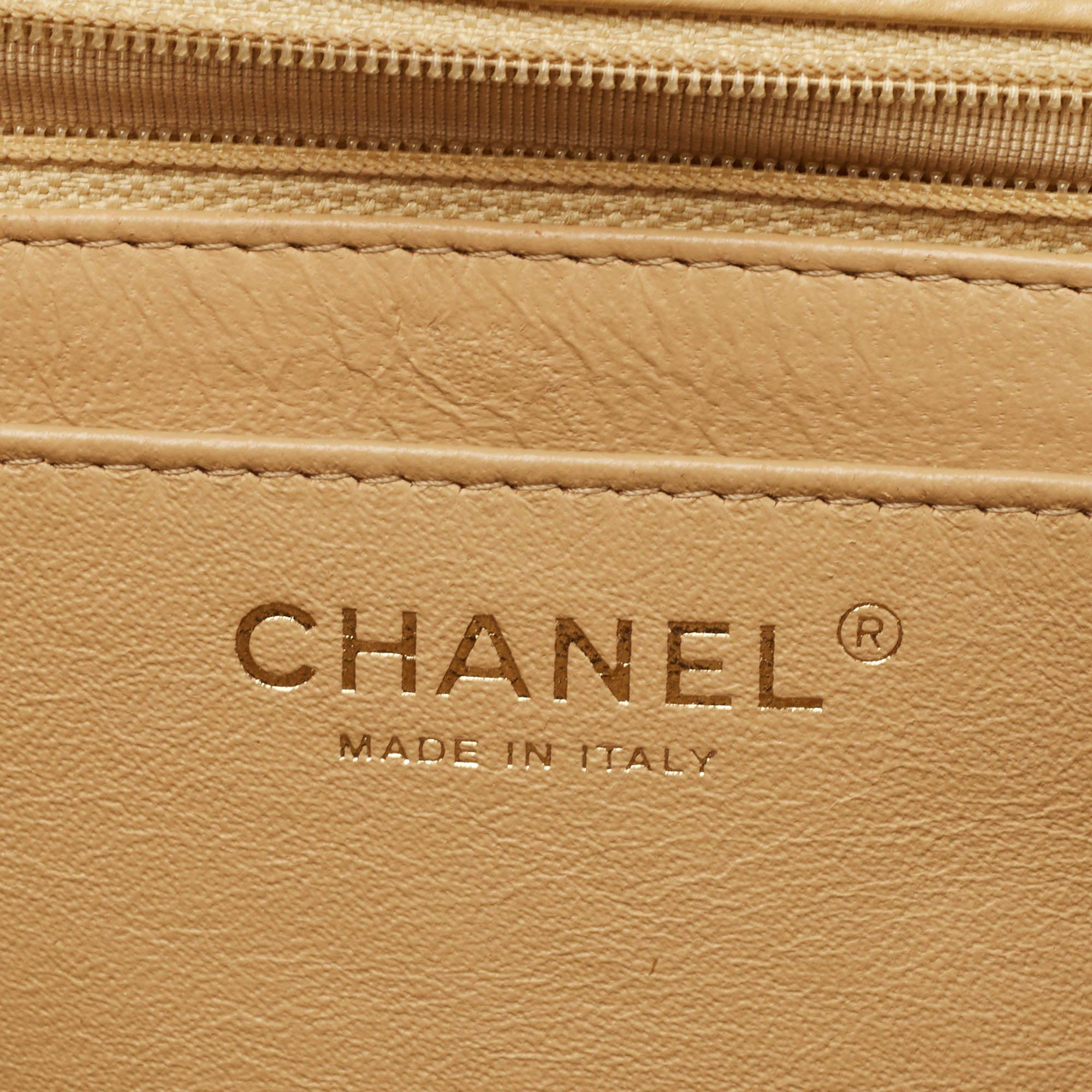 Chanel Cream Quilted Patent Leather Maxi Classic Single Flap Bag For Sale 11