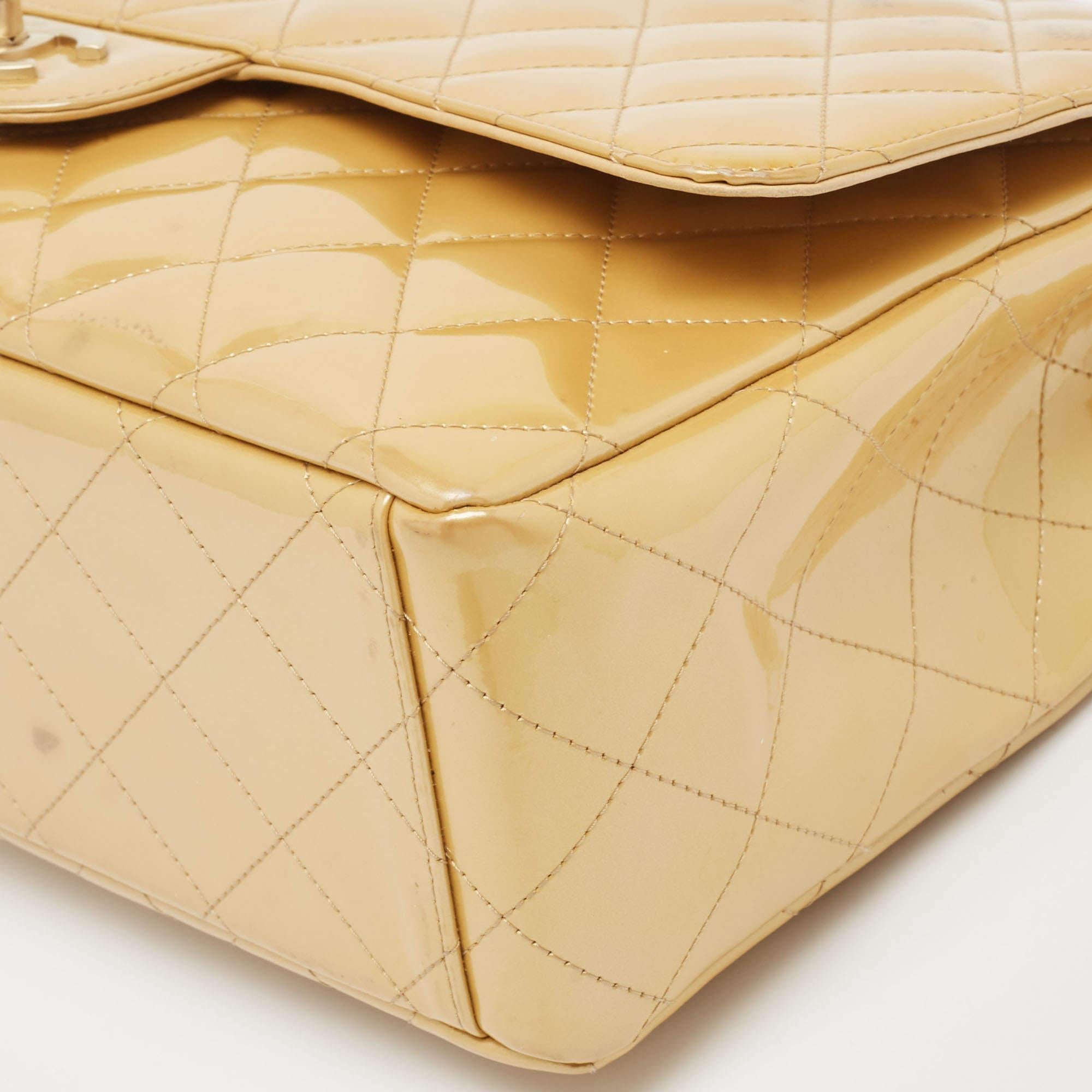 Chanel Cream Quilted Patent Leather Maxi Classic Single Flap Bag For Sale 1