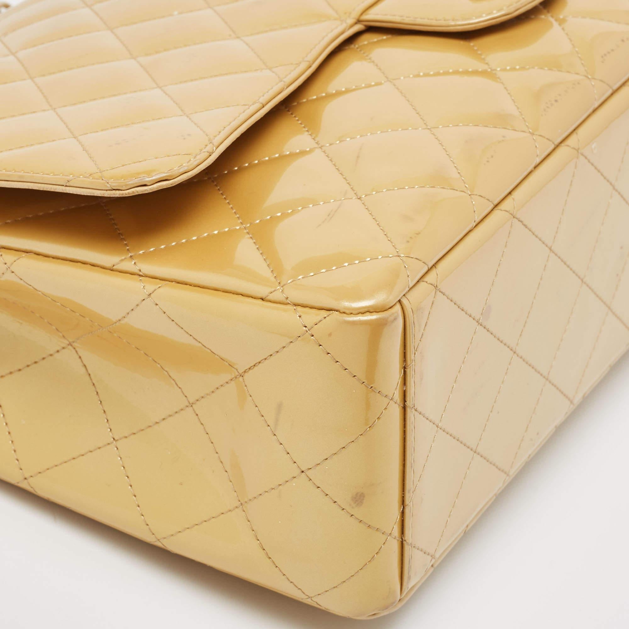 Chanel Cream Quilted Patent Leather Maxi Classic Single Flap Bag For Sale 2