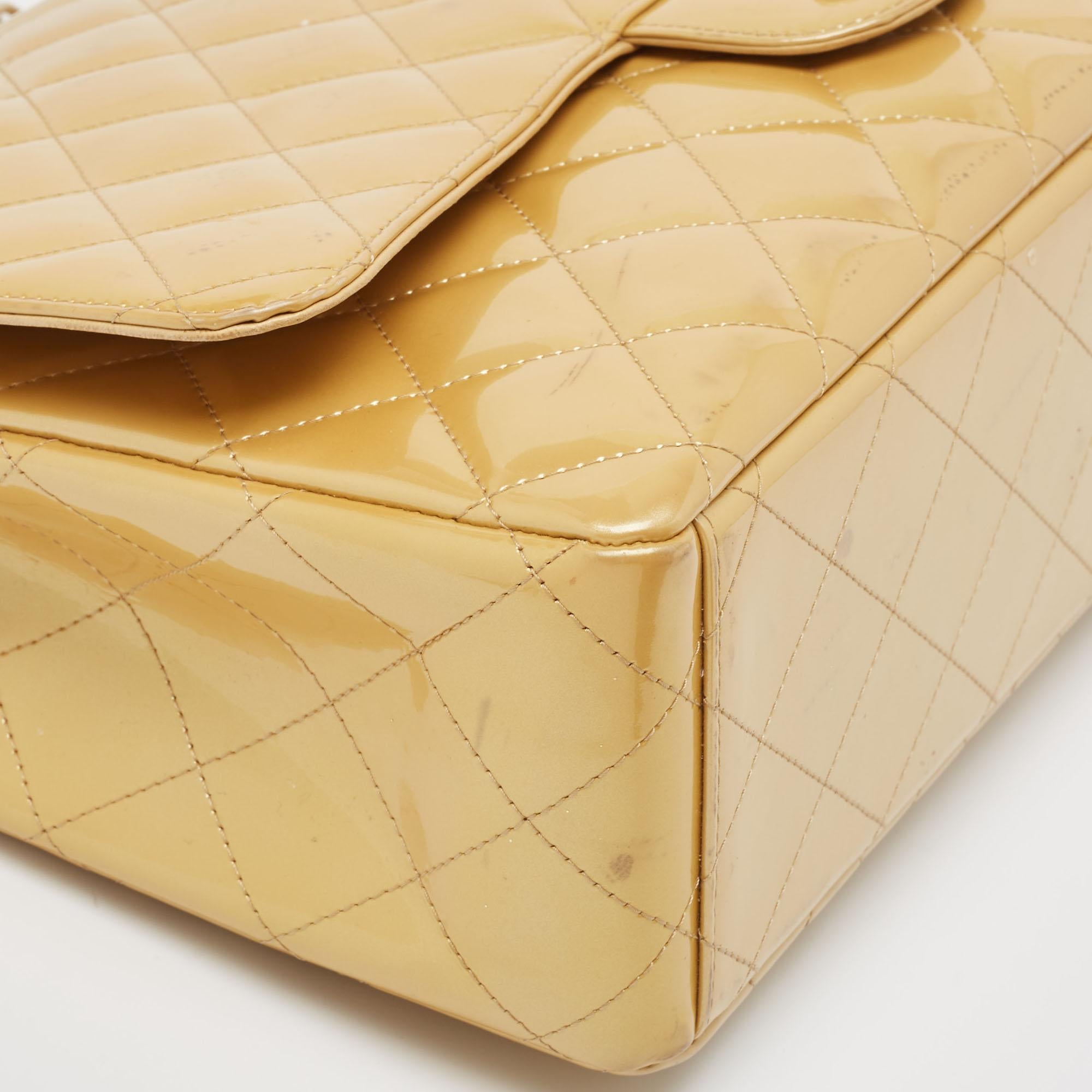 Chanel Cream Quilted Patent Leather Maxi Classic Single Flap Bag For Sale 4