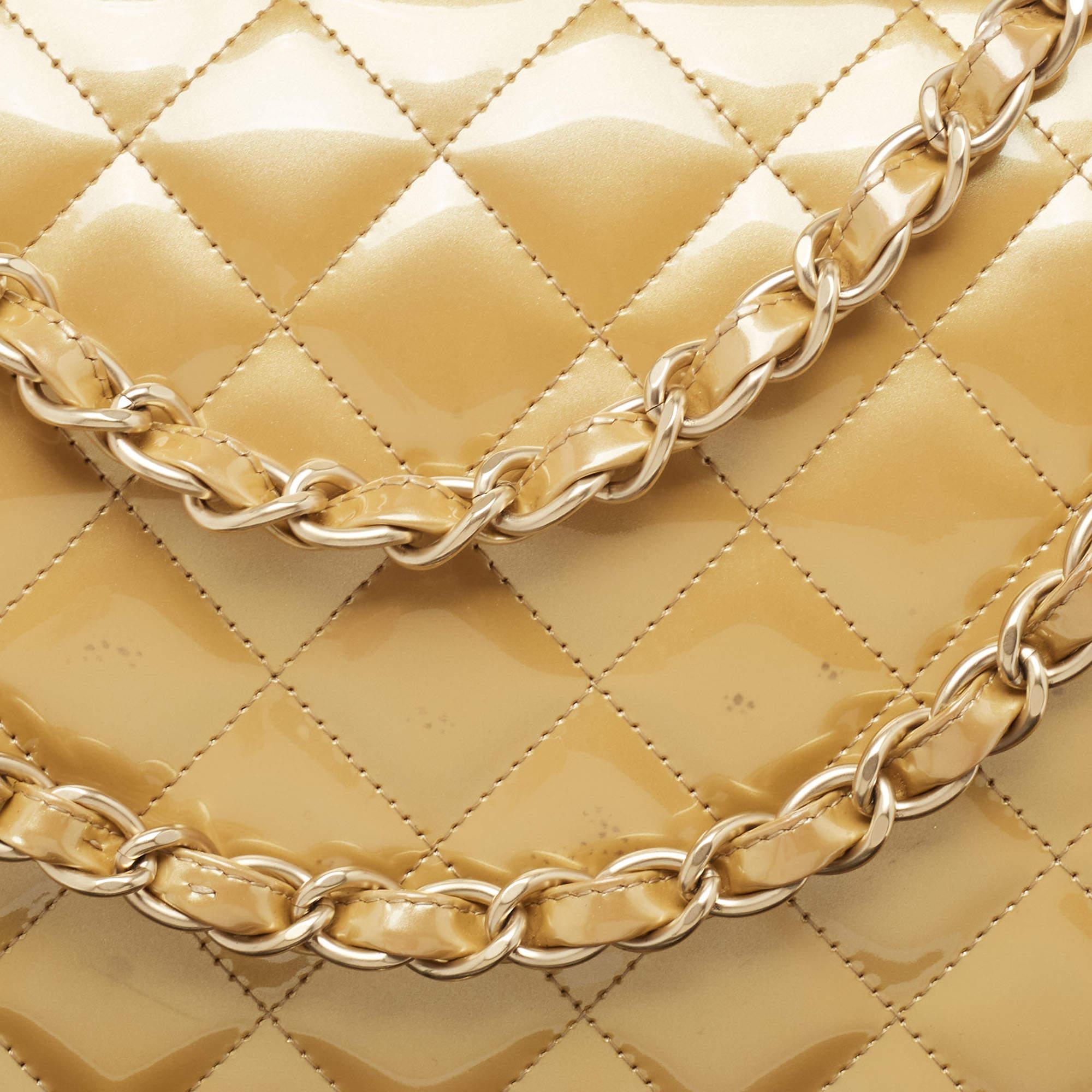 Chanel Cream Quilted Patent Leather Maxi Classic Single Flap Bag For Sale 3
