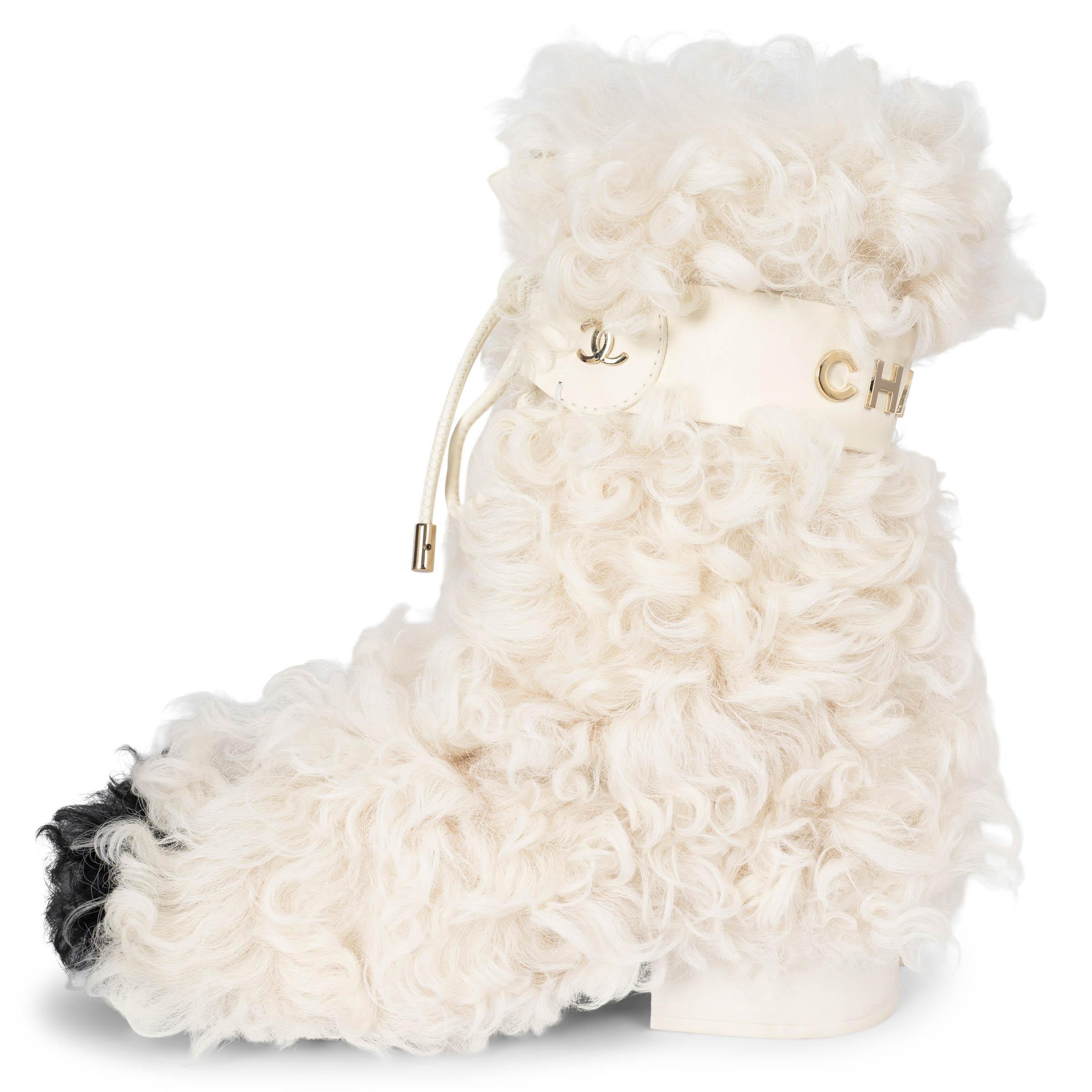 Beige CHANEL cream shearling 21K FUR Boots Shoes 39