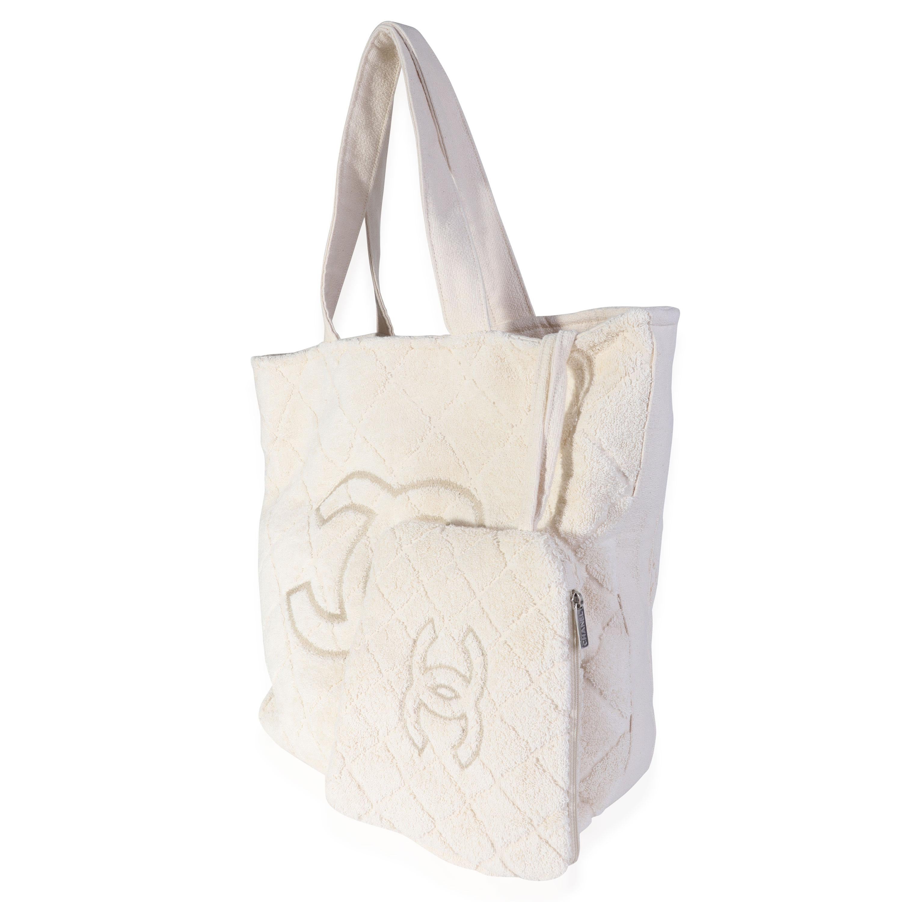 Chanel Creme Frottee Strandtasche mit Handtuch und Tasche im Angebot bei  1stDibs