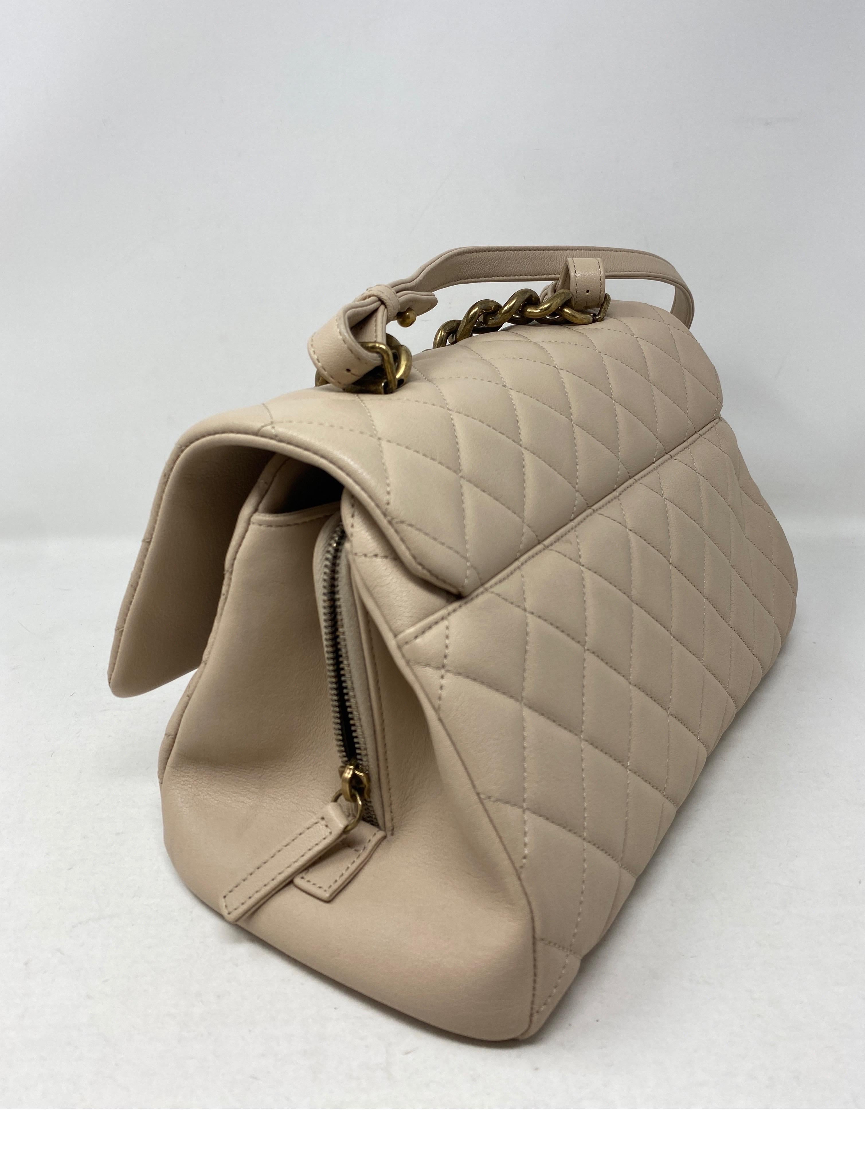 Women's or Men's Chanel Cream Trapezio Bag