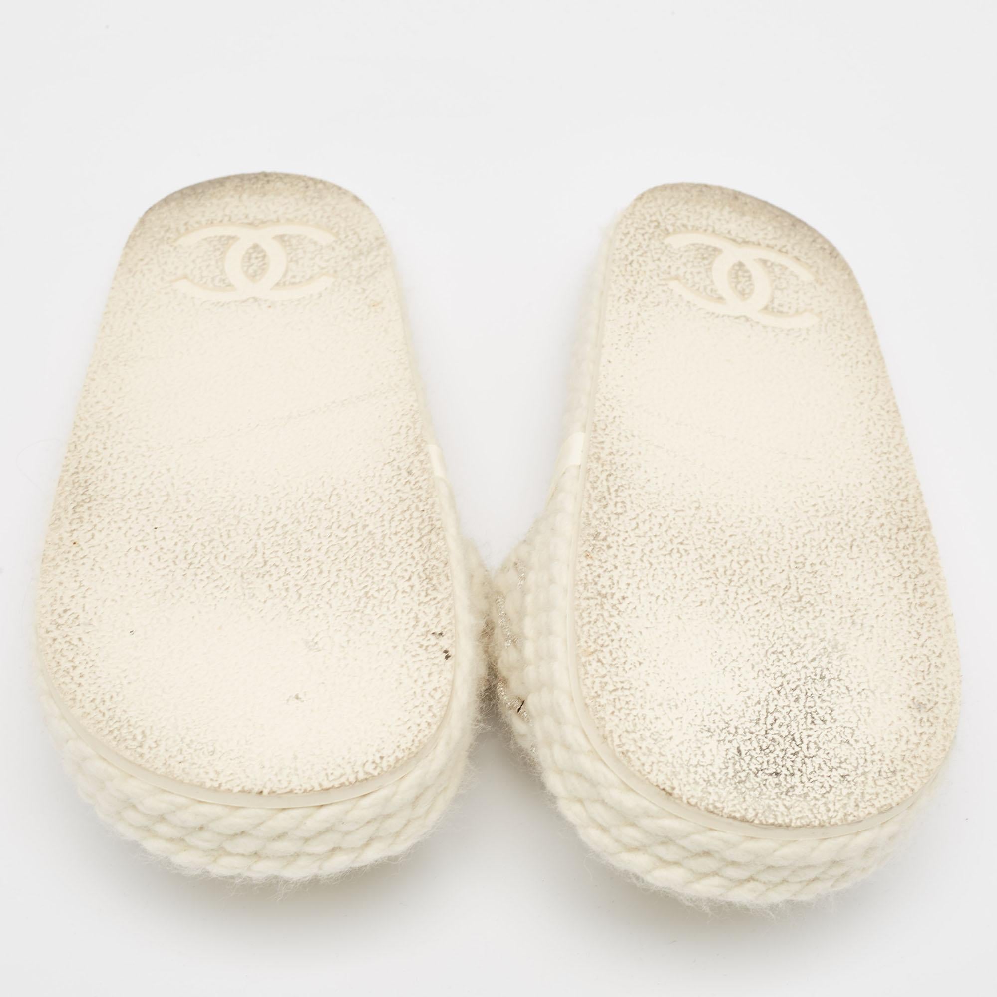 Chanel Cream Tweed Interlocking CC logo Flat Slides Size 37 For Sale 3