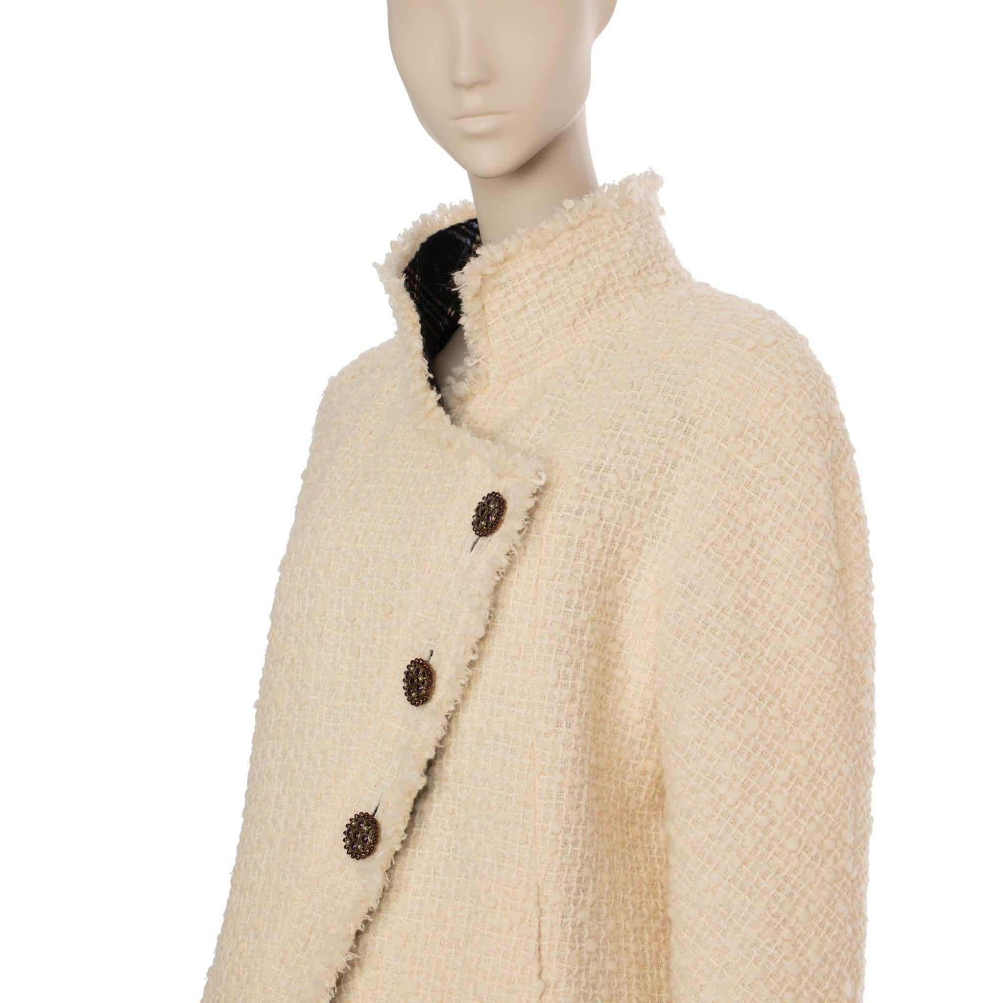 Chanel Cream Tweed Jacket With Plaid Lining 42 FR In Excellent Condition For Sale In DOUBLE BAY, NSW