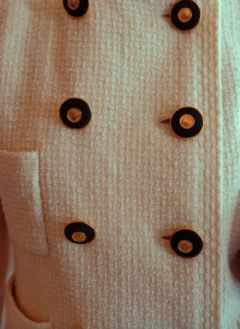 Chanel Cream Tweed Skirt Suit with Coco Chanel Buttons In Excellent Condition For Sale In New York, NY