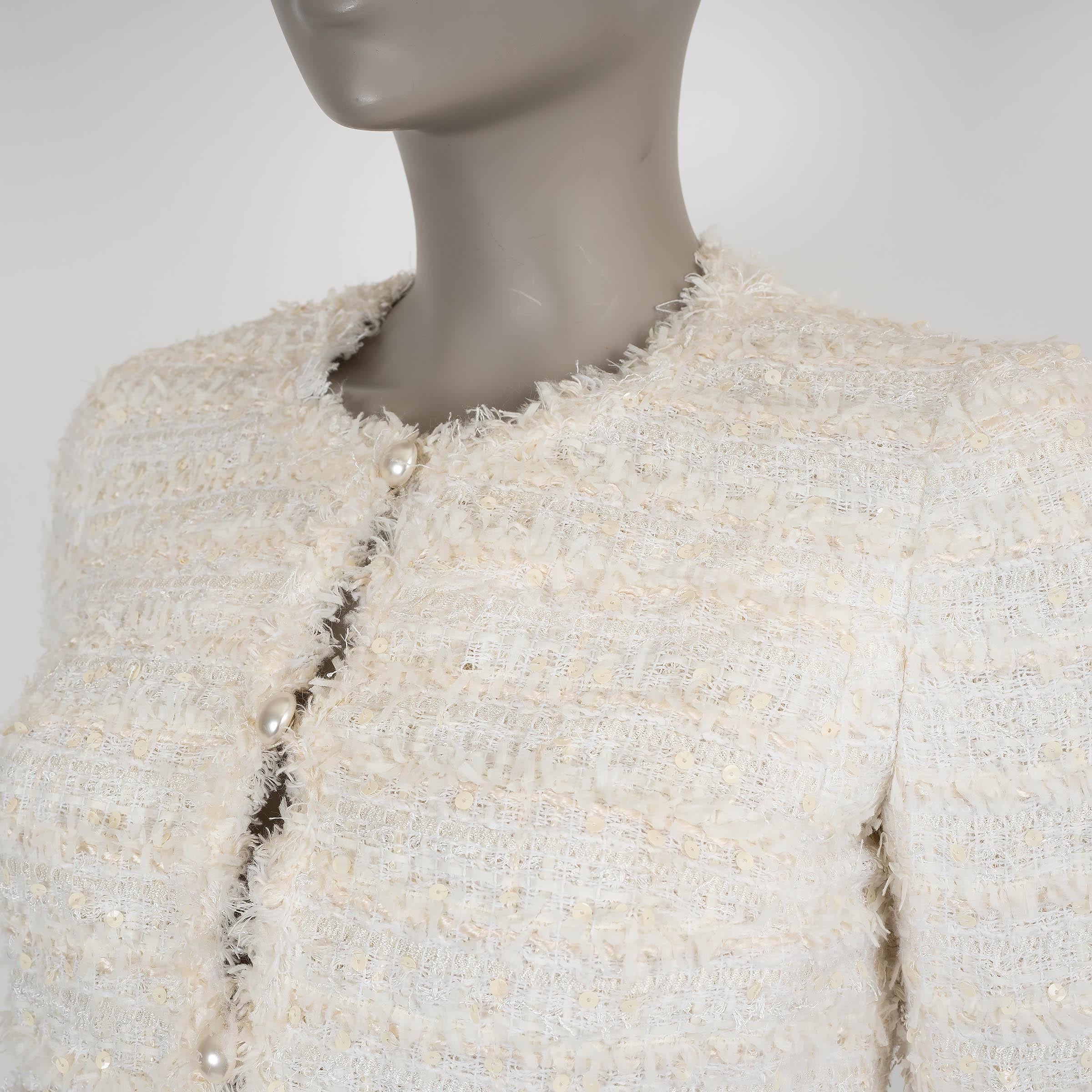 Donna Chanel crema in viscosa 05P SEQUIN FRINGE TRIM TWEED Giacca 38 S in vendita