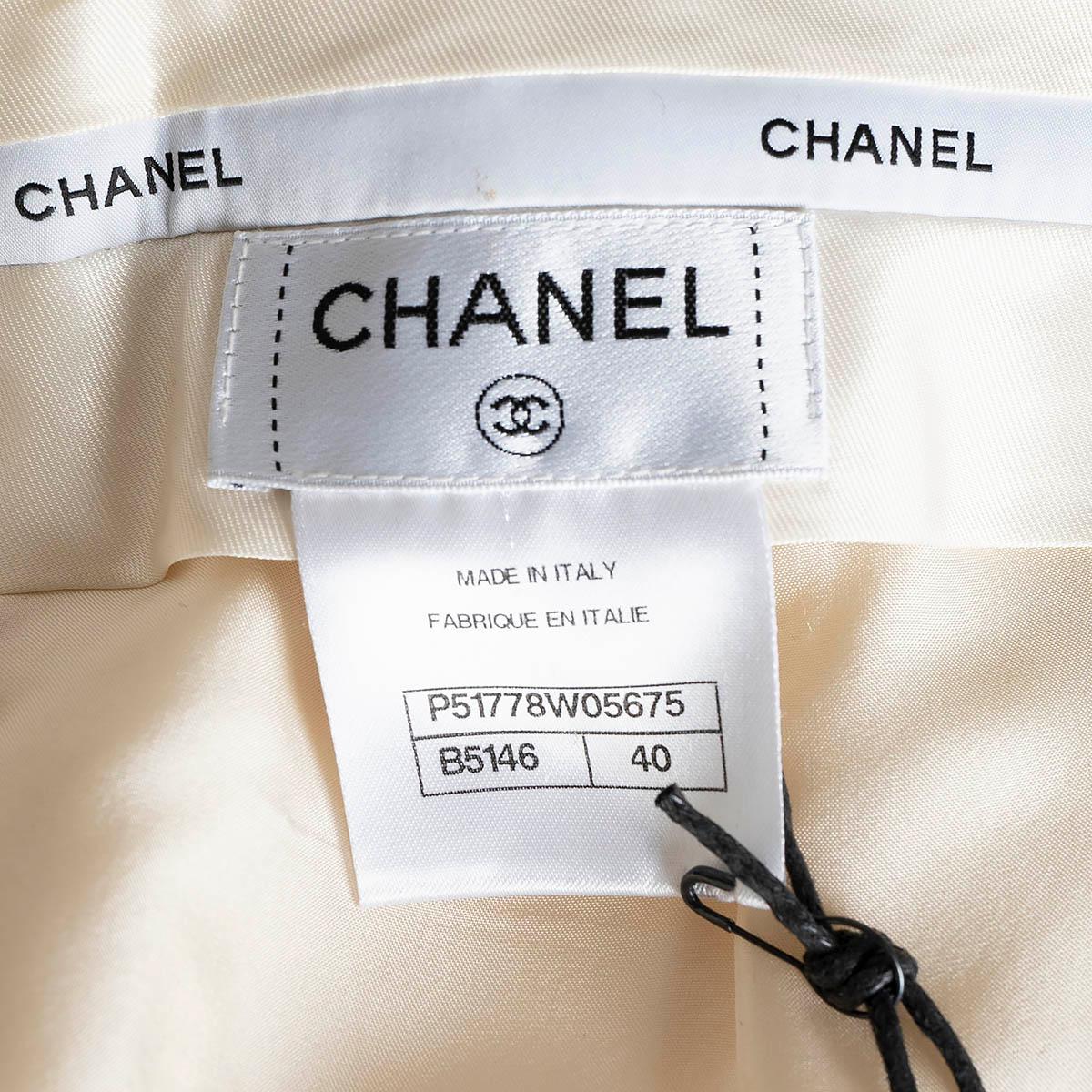 CHANEL cream wool & alpaca 2015 15A SALZBURG SIDE STRIPE Pants 40 M For Sale 2