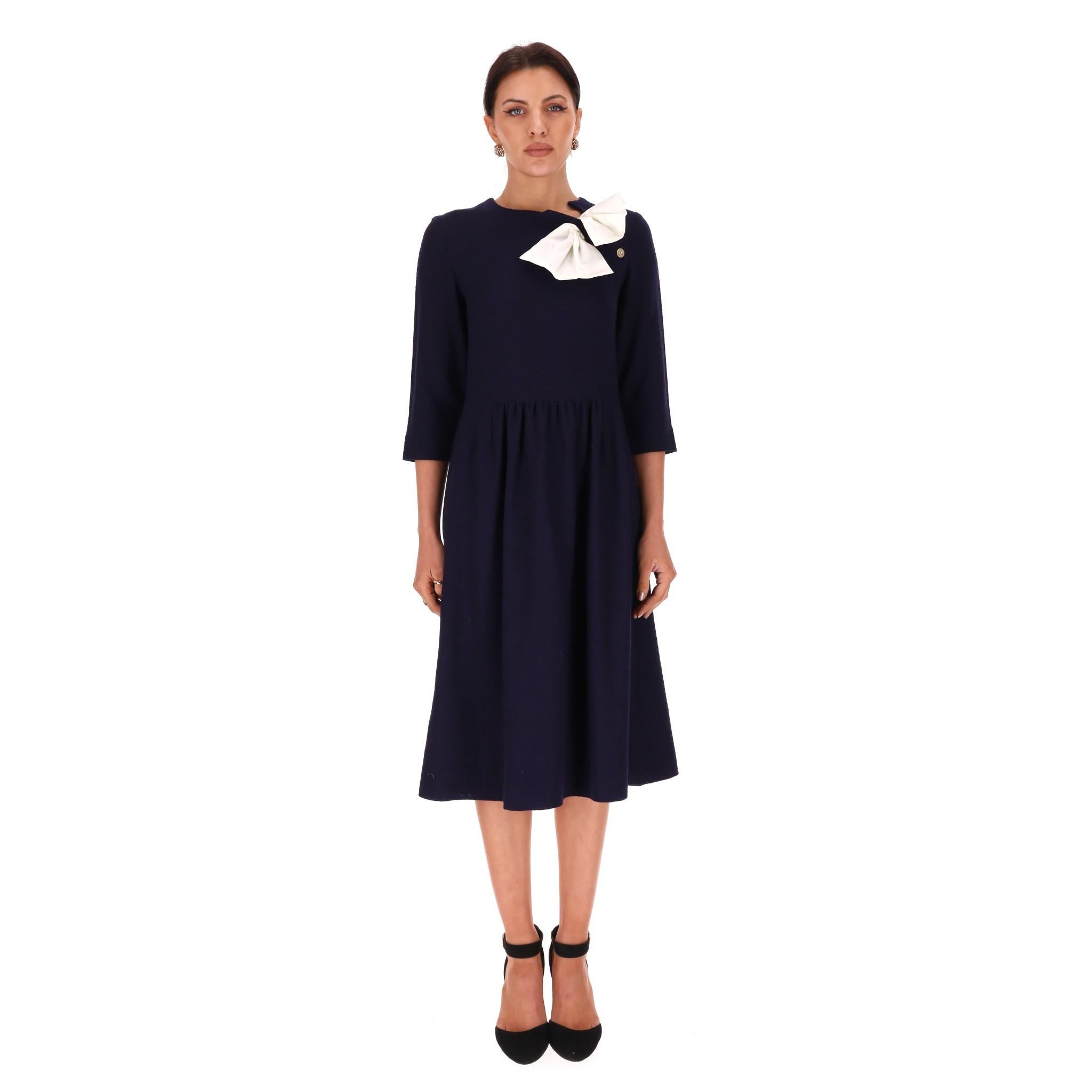 Rare Item - Chanel Creations 1970's Bow Detail Wool Dress With Lion Head Buttons

Navy midi dress crafted from wool with white, oversized bow detail to the shoulder and gold 'Lion Head' engraved buttons.

Featuring three-quarter sleeves and flared,