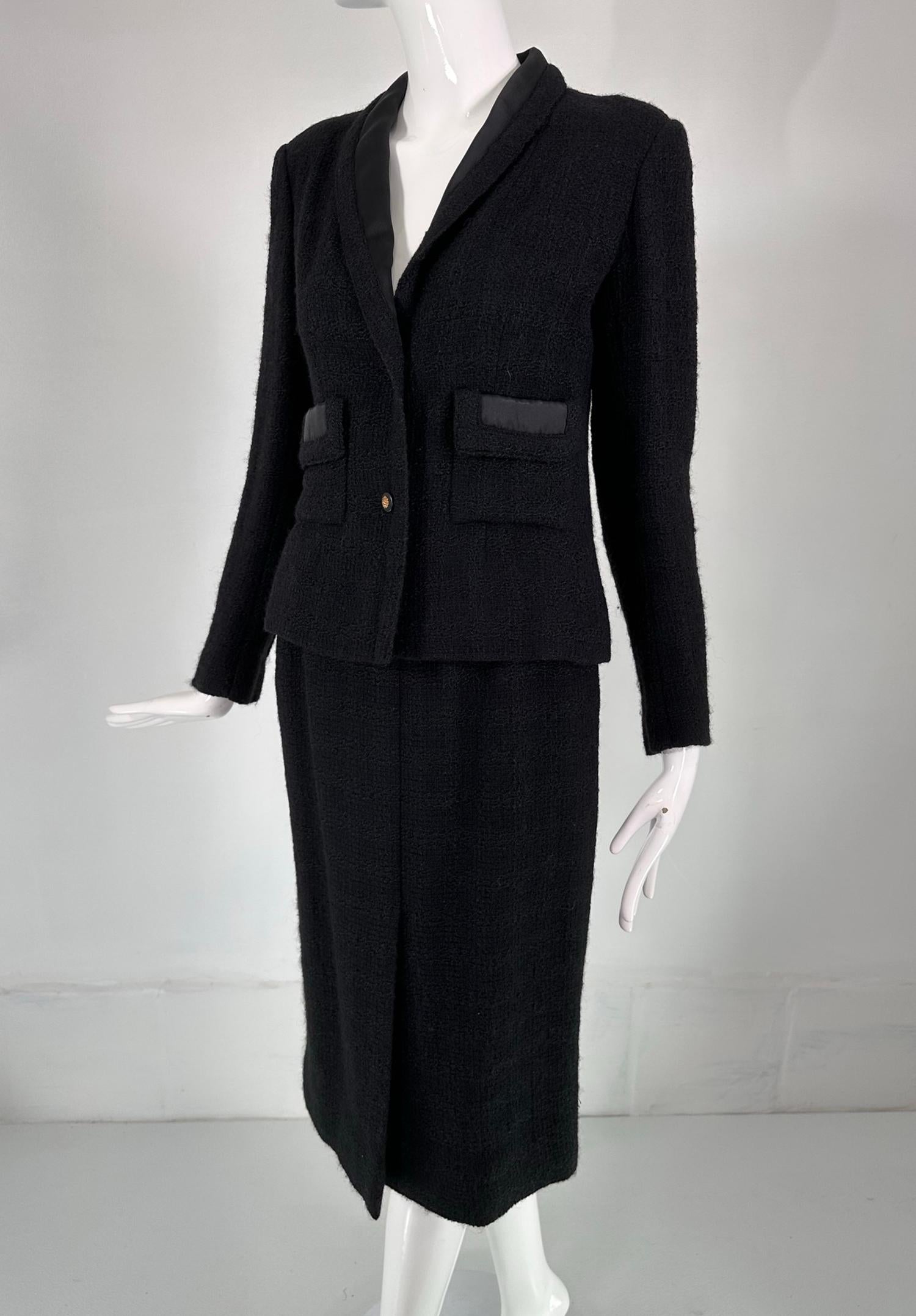 Chanel Creations-Paris Black Boucle Wool Suit 1971 For Sale 3