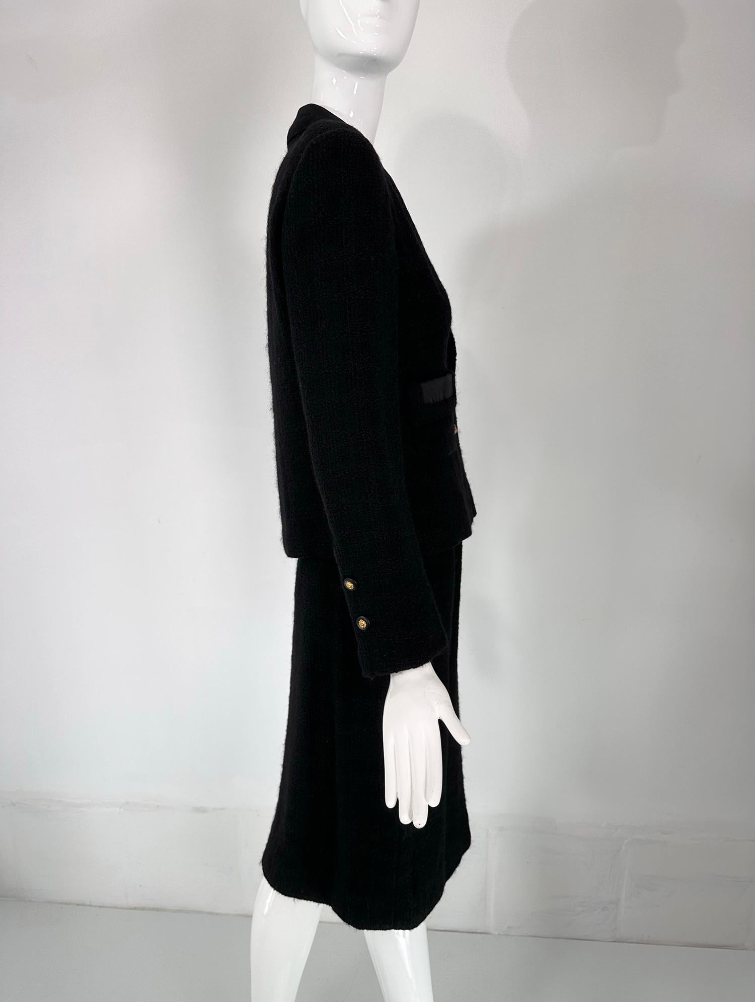 Chanel Creations-Paris Black Boucle Wool Suit 1971 For Sale 5