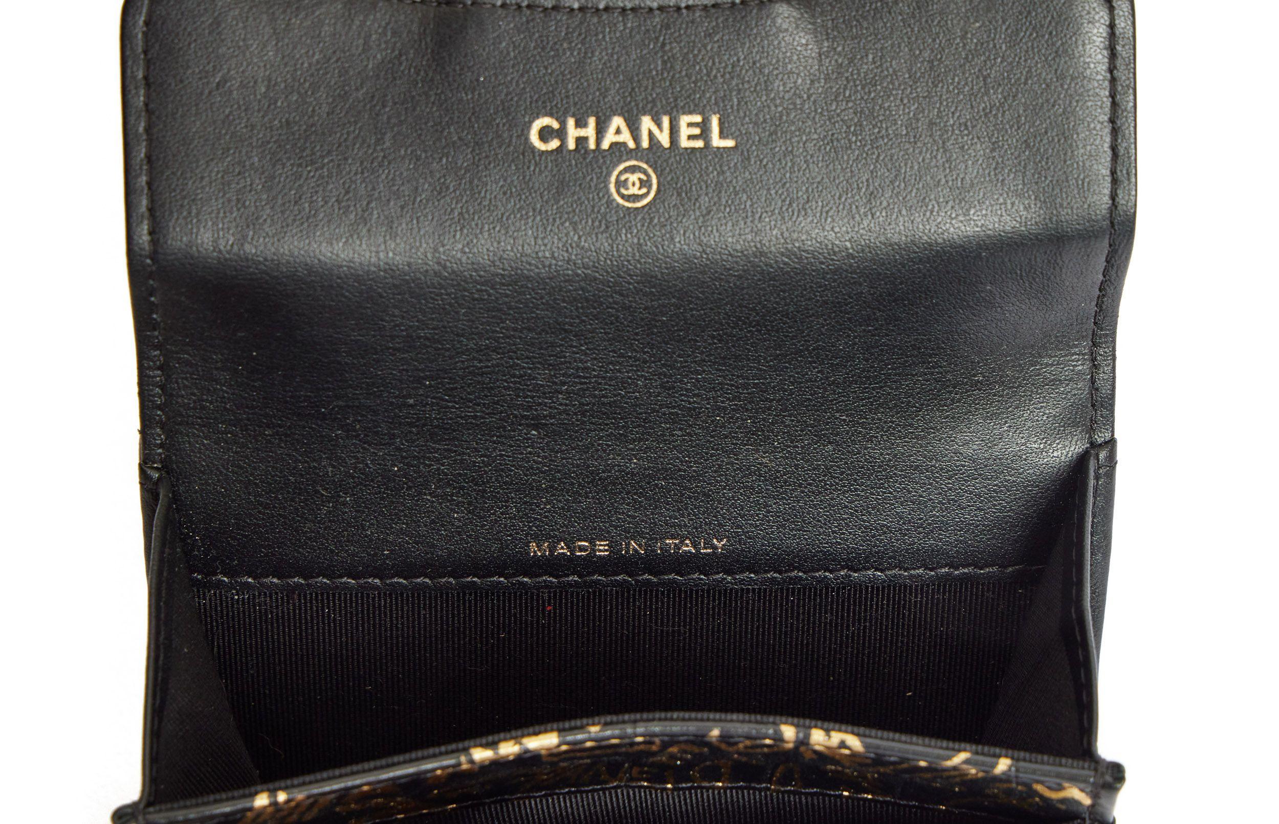 Chanel Credit Card Case Graffiti In Excellent Condition For Sale In West Hollywood, CA