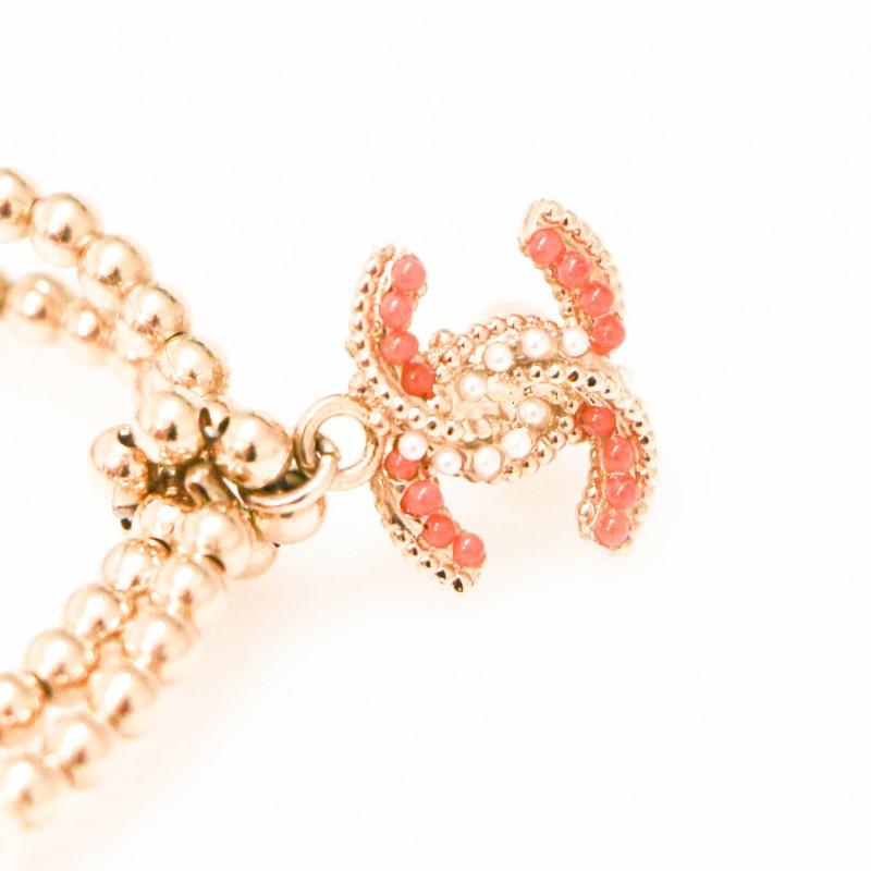 Stunning CHANEL hoops studs coral pearls and mother-of-pearl

Condition : never worn
Made in France
Materials : metal, pearls, coral
Colors : gold, white, coral
Dimensions : height 8cm, diameter 5cm
Stamp : yes
Details : chain with gold, coral and