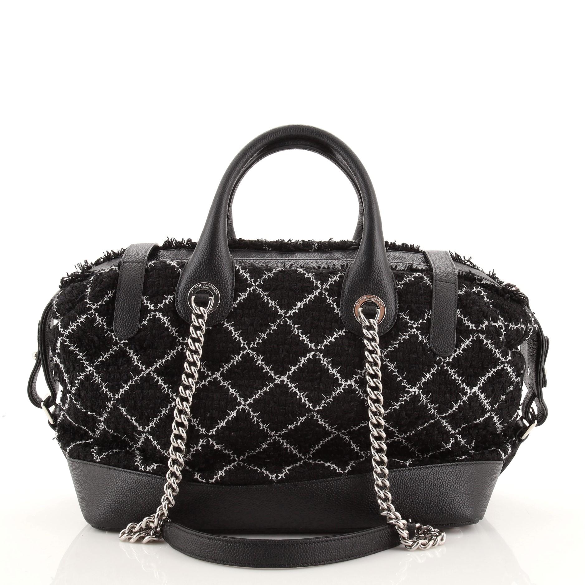 Chanel Crest Trip Bowlingtasche aus Tweed und Kaviar Medium im Zustand „Gut“ in NY, NY