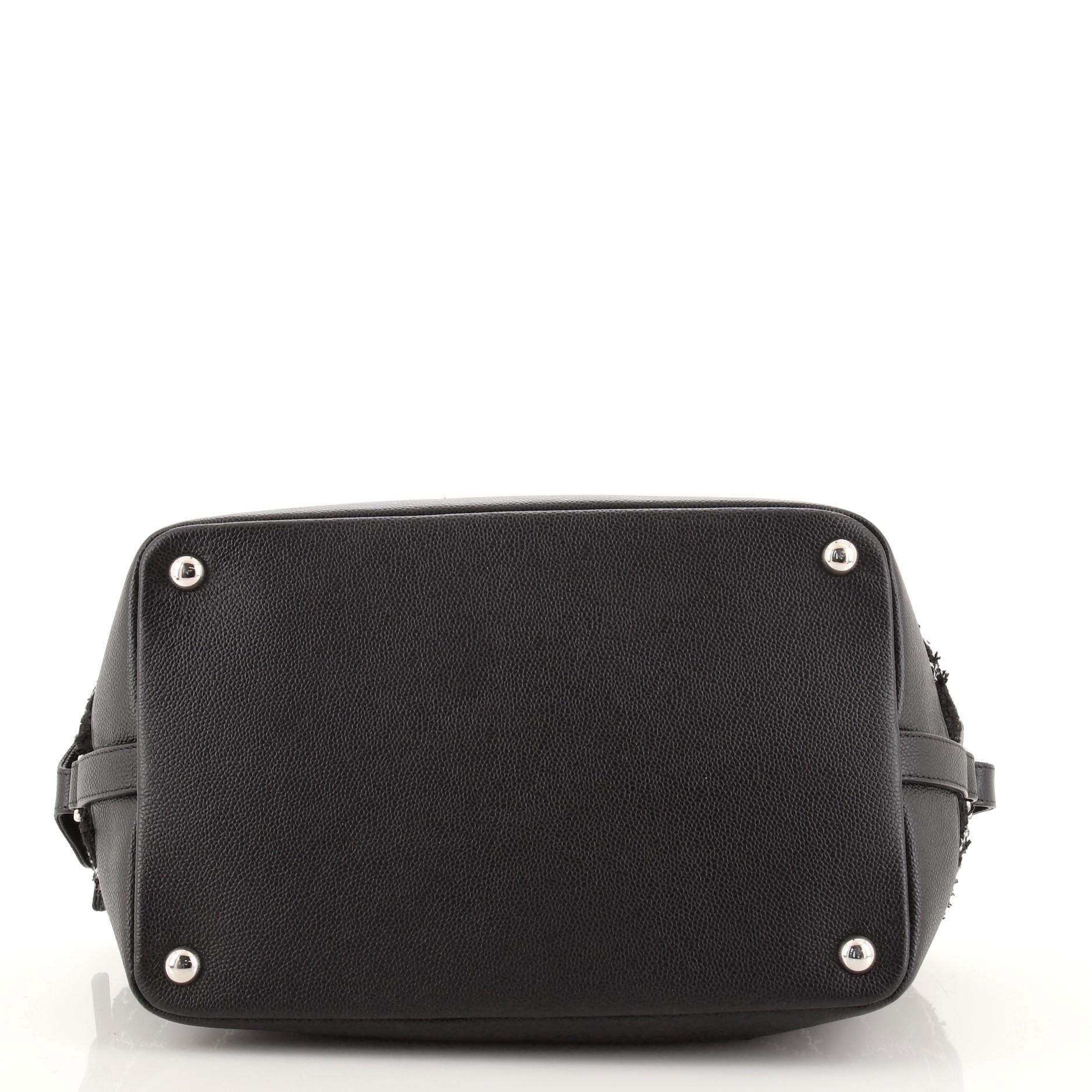 Chanel Crest Trip Bowlingtasche aus Tweed und Kaviar Medium 1