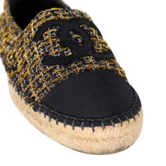 Chanel Crinkled 38 Tweed Cap Toe Runway Rare Flats CC-1109P-0012