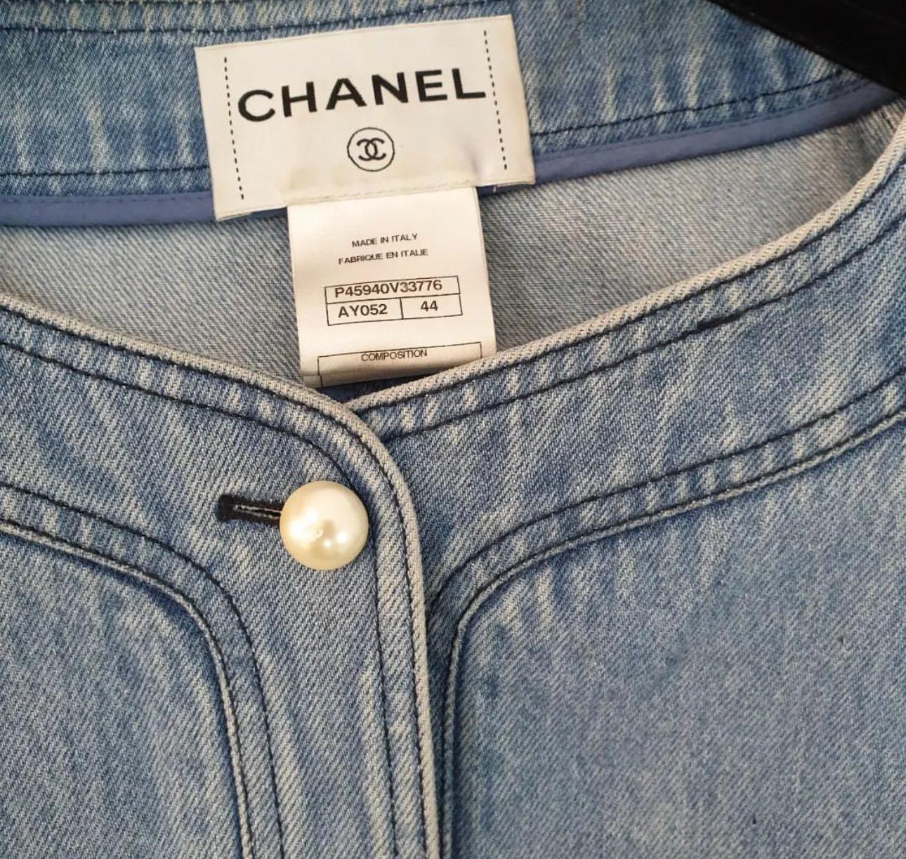 FROM THE SPRING SUMMER 2013 runway


100% cotton

• LIGHT BLUE WASHED DENIM

• CROPPED BOLERO

• WHITE FAUX PEARL BUTTON WITH 