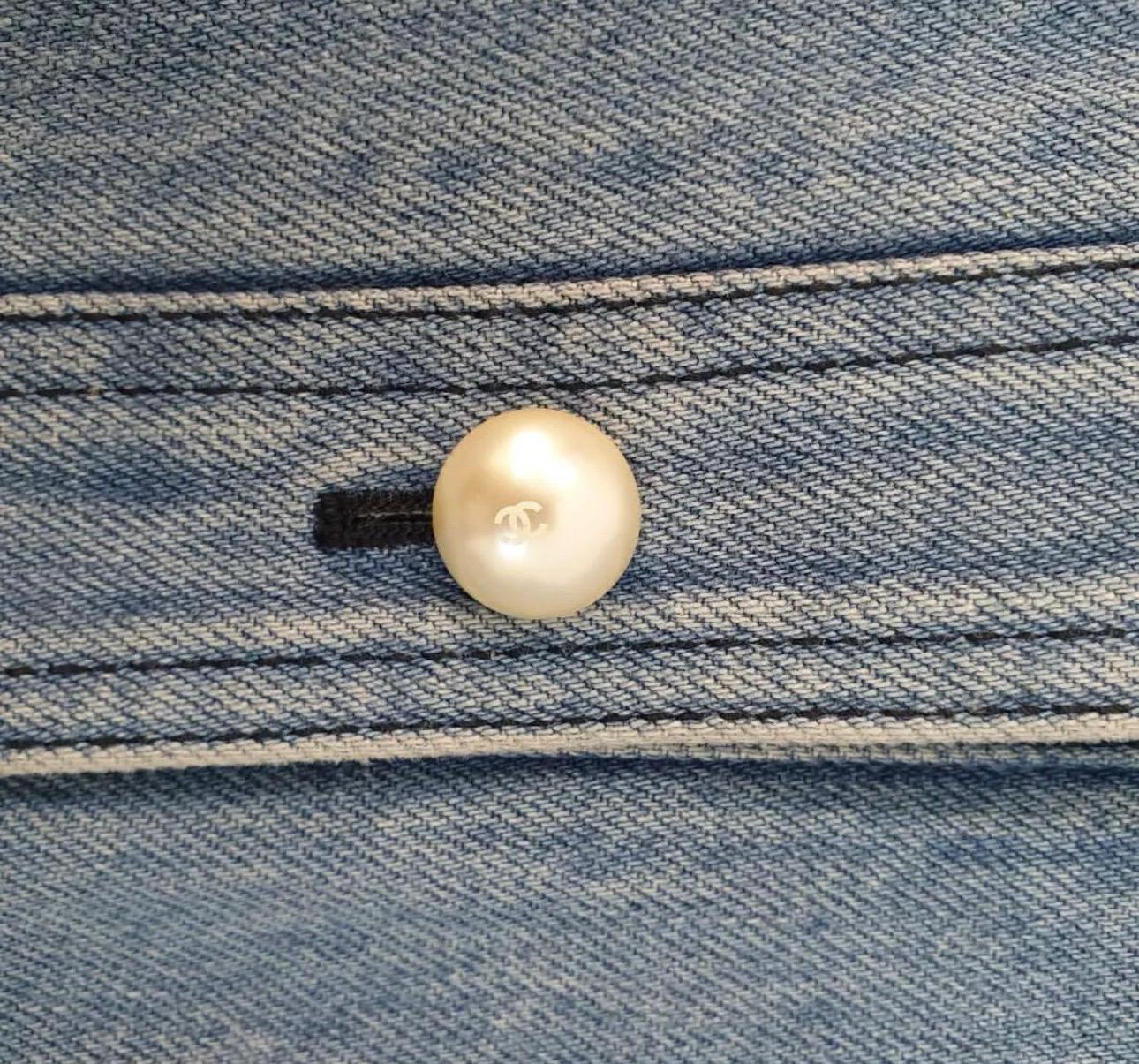 CHANEL Cropped Denim Pearl Button Jacket Bolero In Good Condition In Krakow, PL