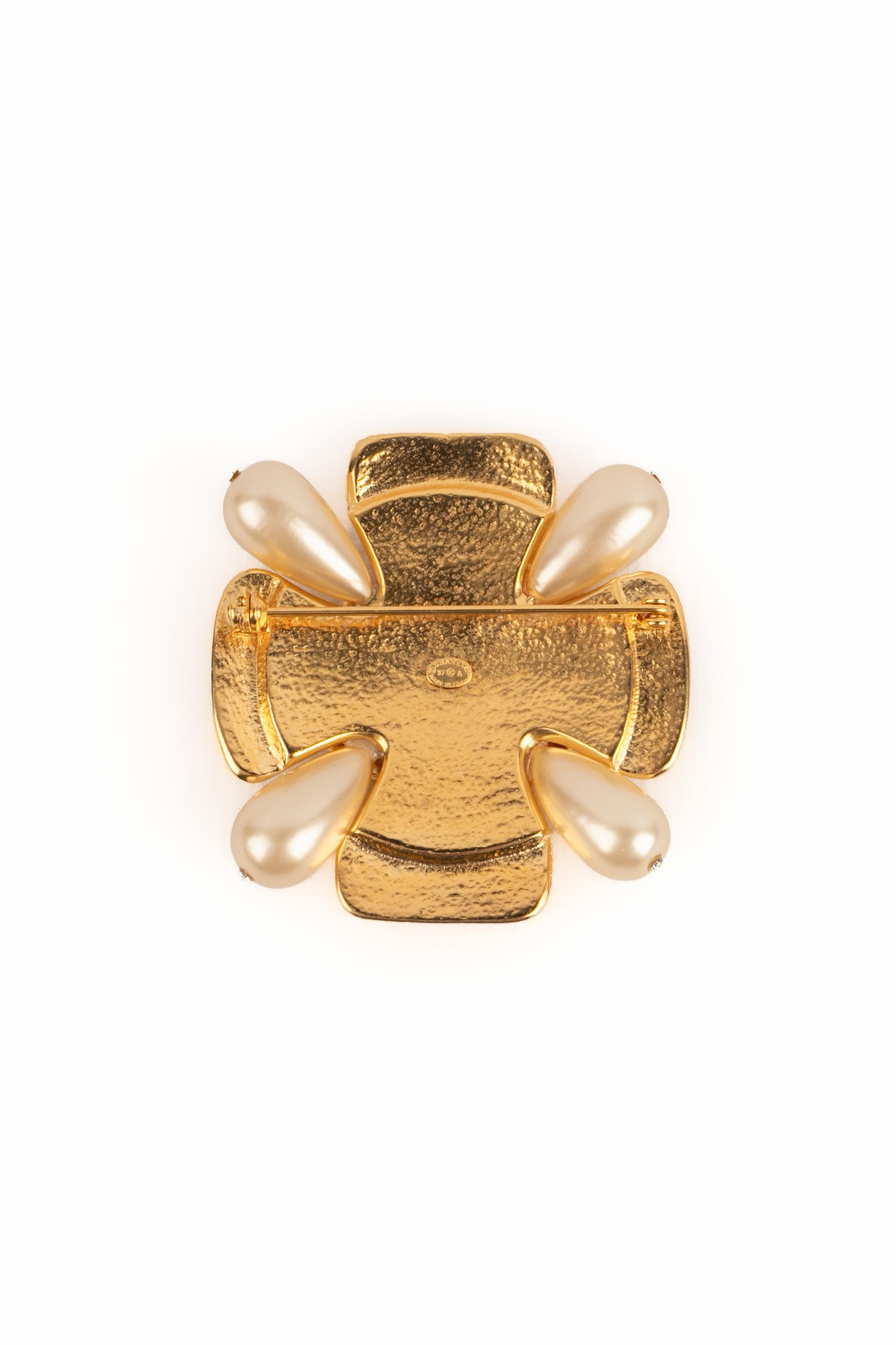 Women's Chanel cross brooch For Sale