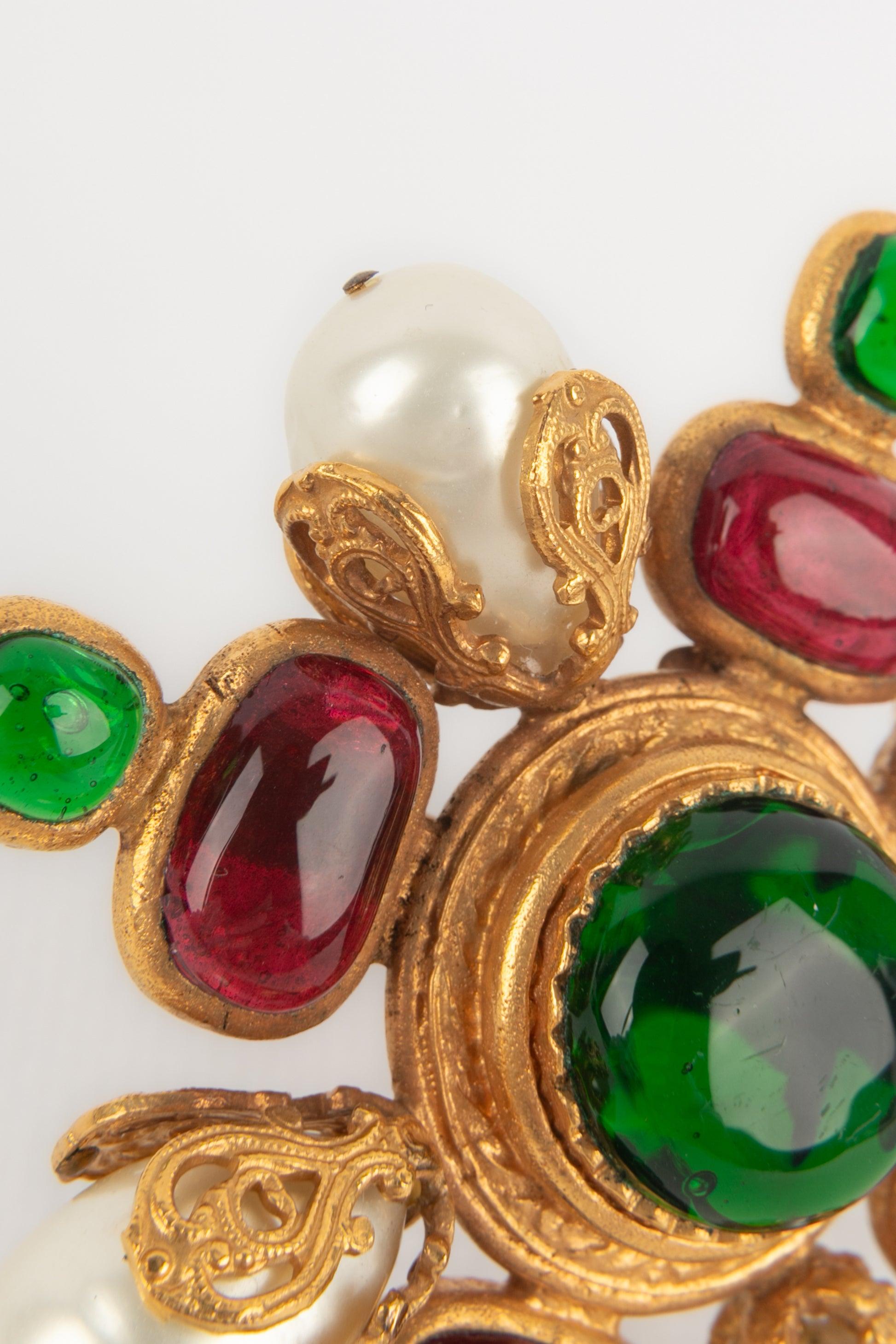 De las mujeres Broche Cruz de Chanel con pasta de vidrio y perlas de fantasía, 1994 en venta
