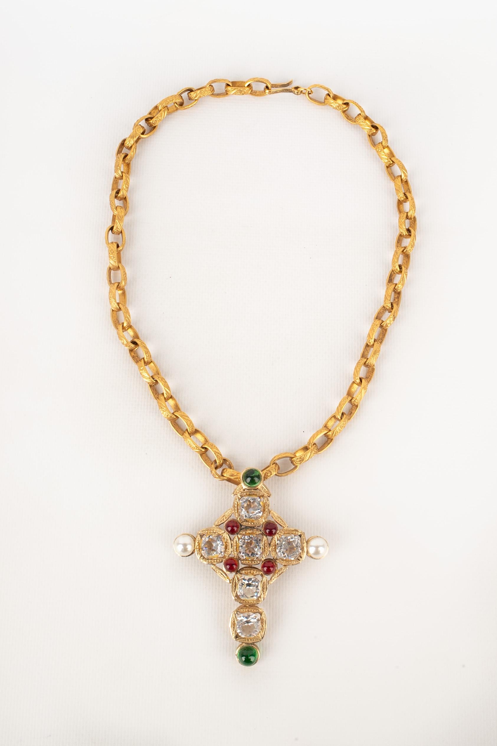 Collana con croce di Chanel (attribuita a) In condizioni ottime in vendita a SAINT-OUEN-SUR-SEINE, FR