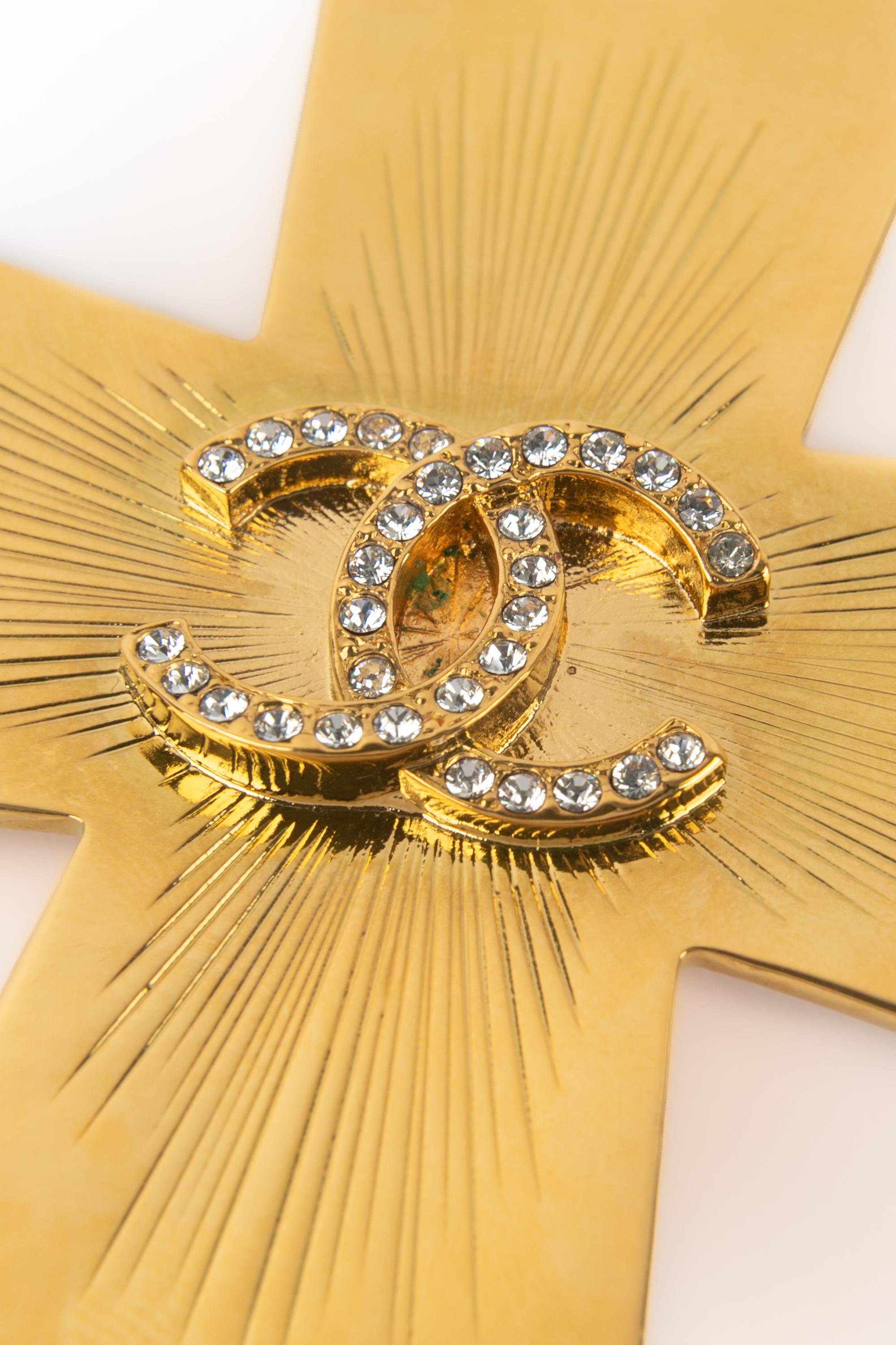 Collana Chanel con croce Pre Autunno 2022 in vendita 3